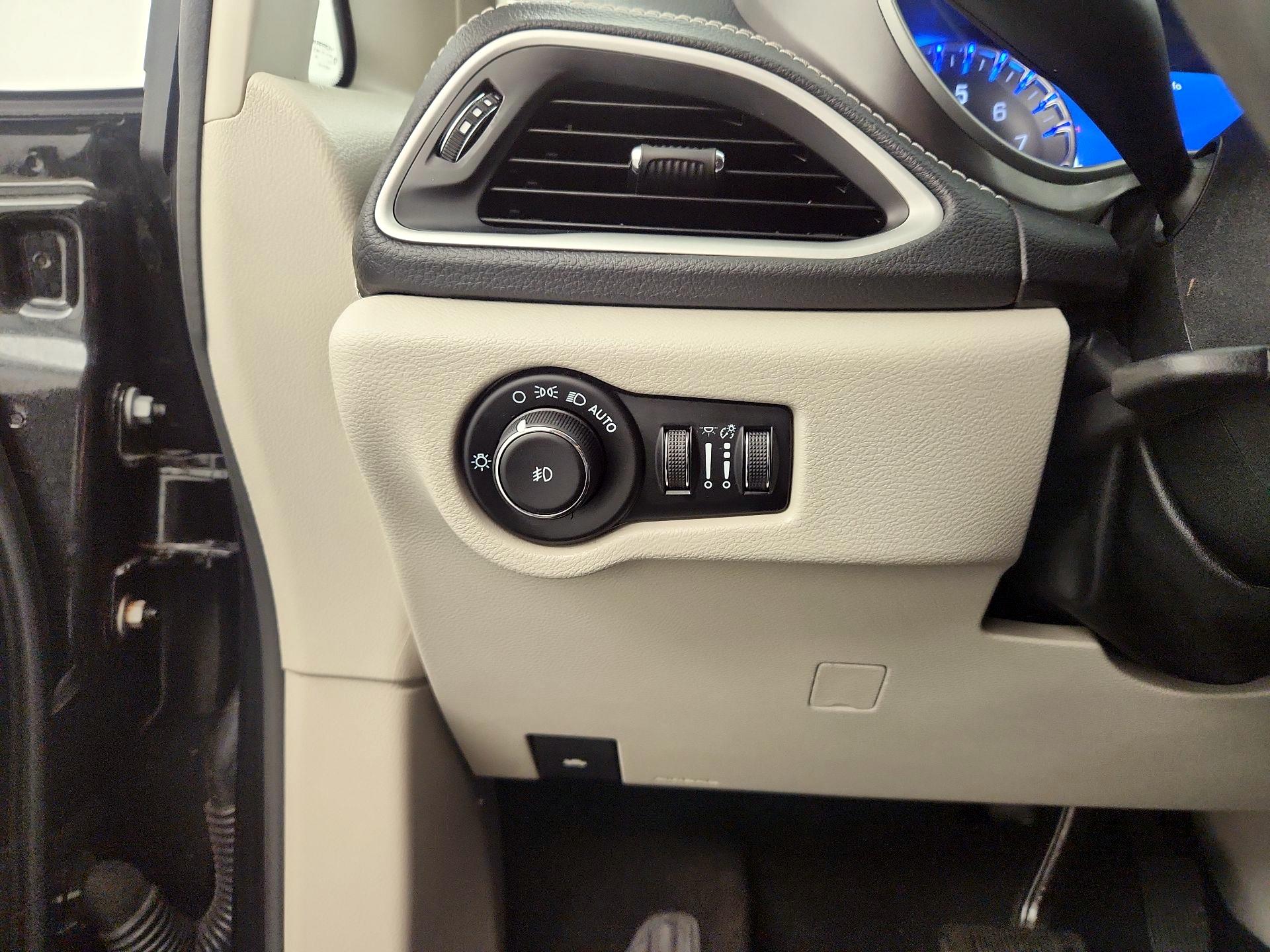 Thumbnail: 2022 Chrysler Pacifica - 13