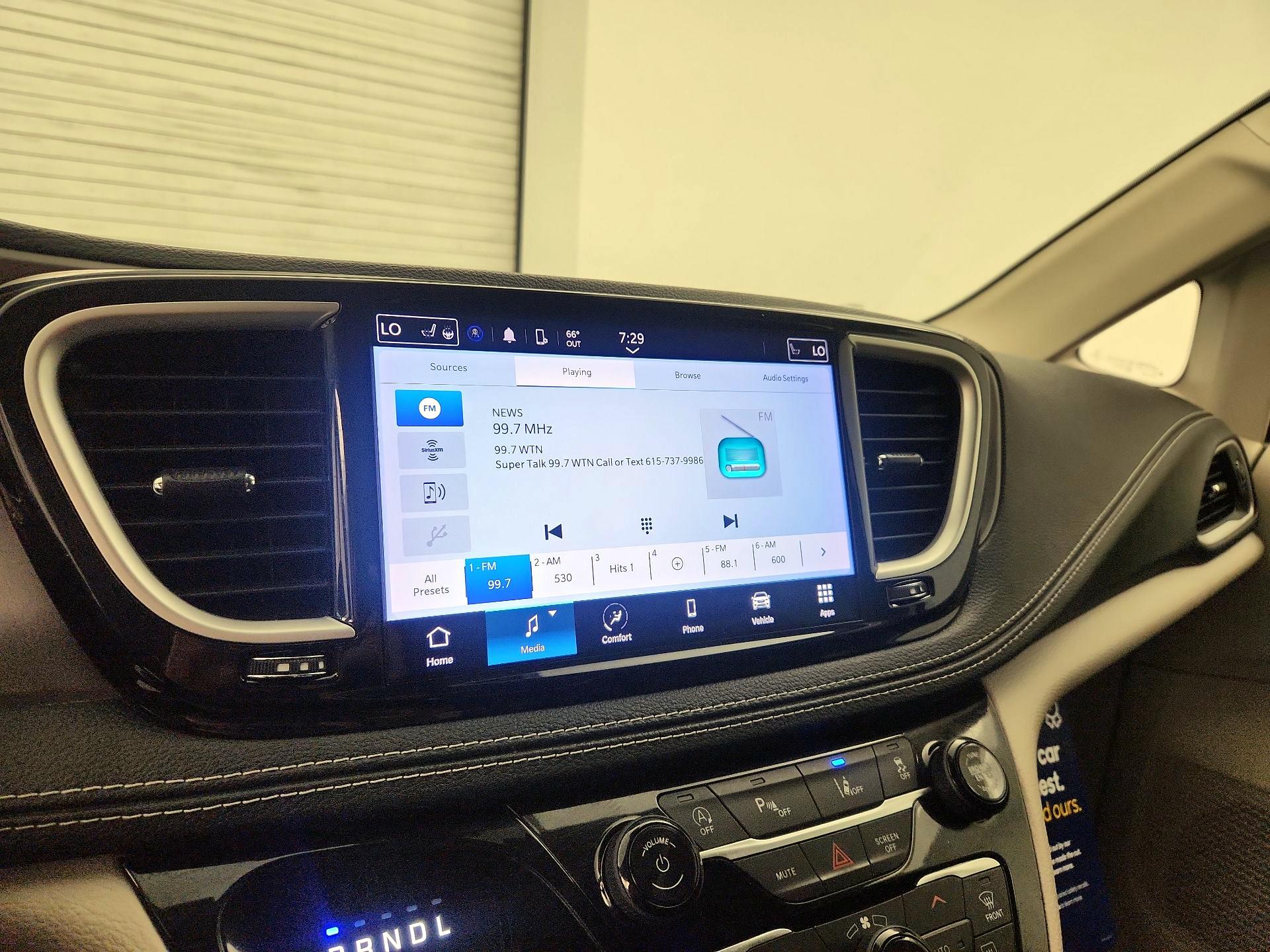 Thumbnail: 2022 Chrysler Pacifica - 15