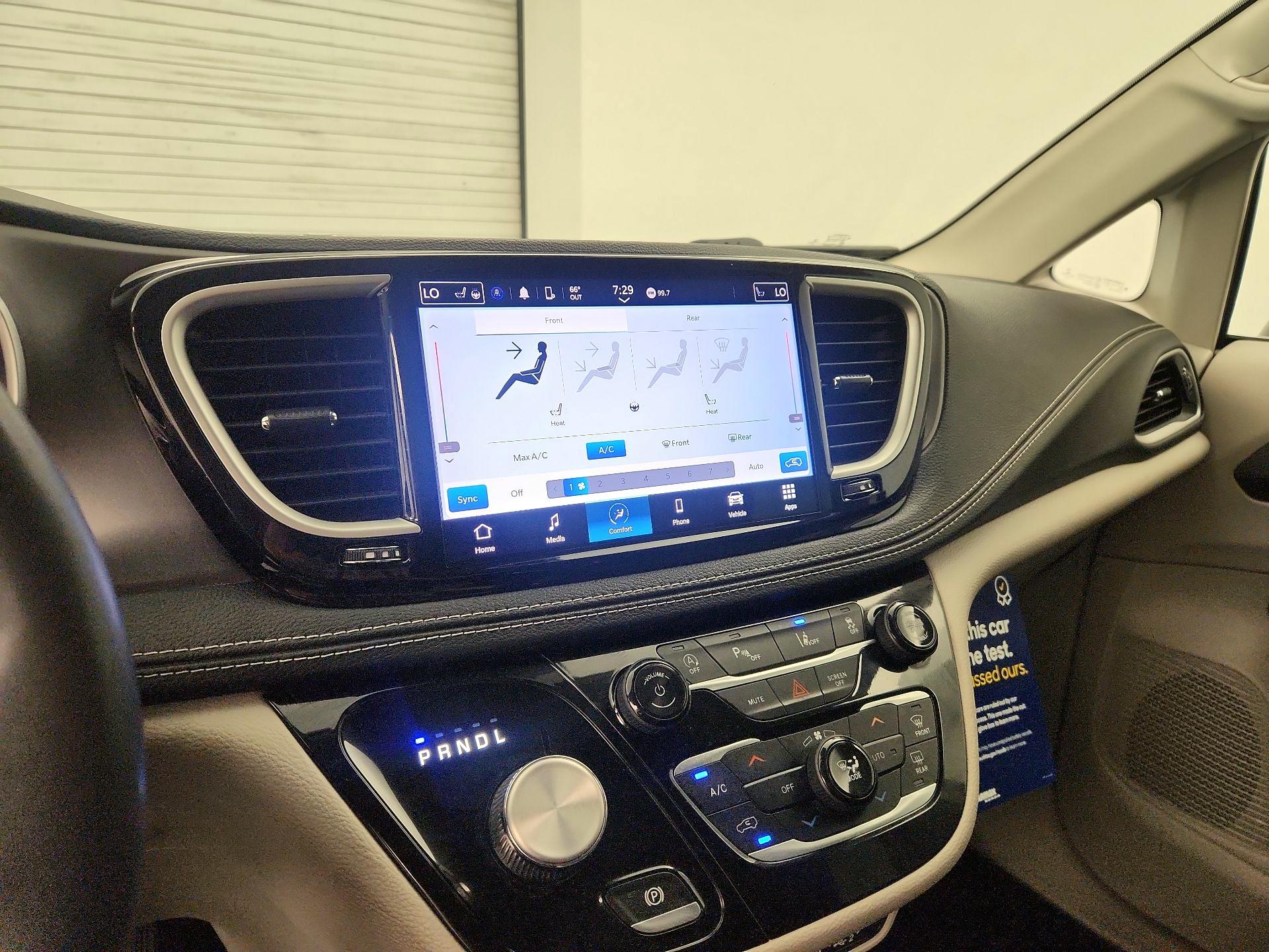 Thumbnail: 2022 Chrysler Pacifica - 16