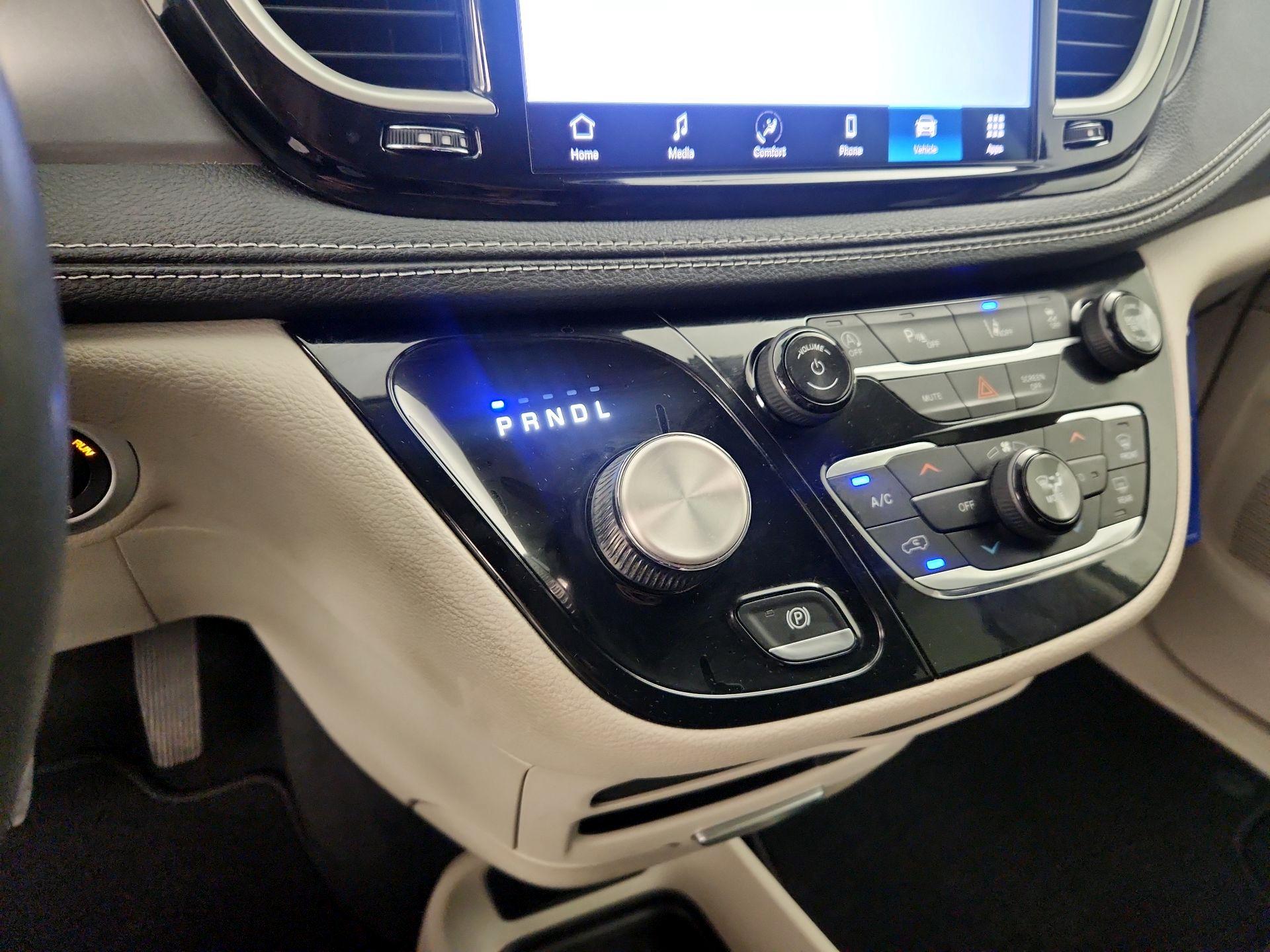 Thumbnail: 2022 Chrysler Pacifica - 17