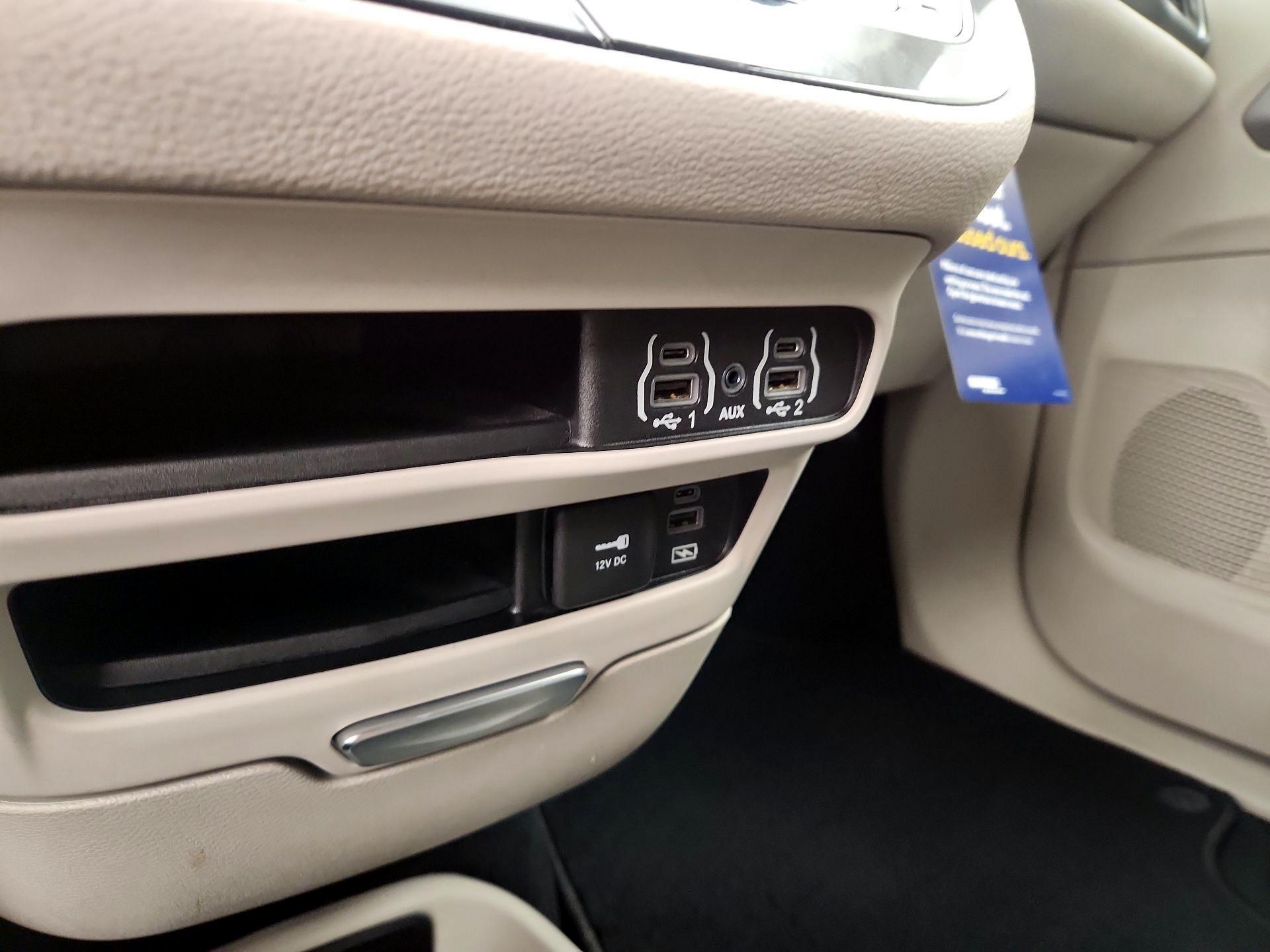 Thumbnail: 2022 Chrysler Pacifica - 18