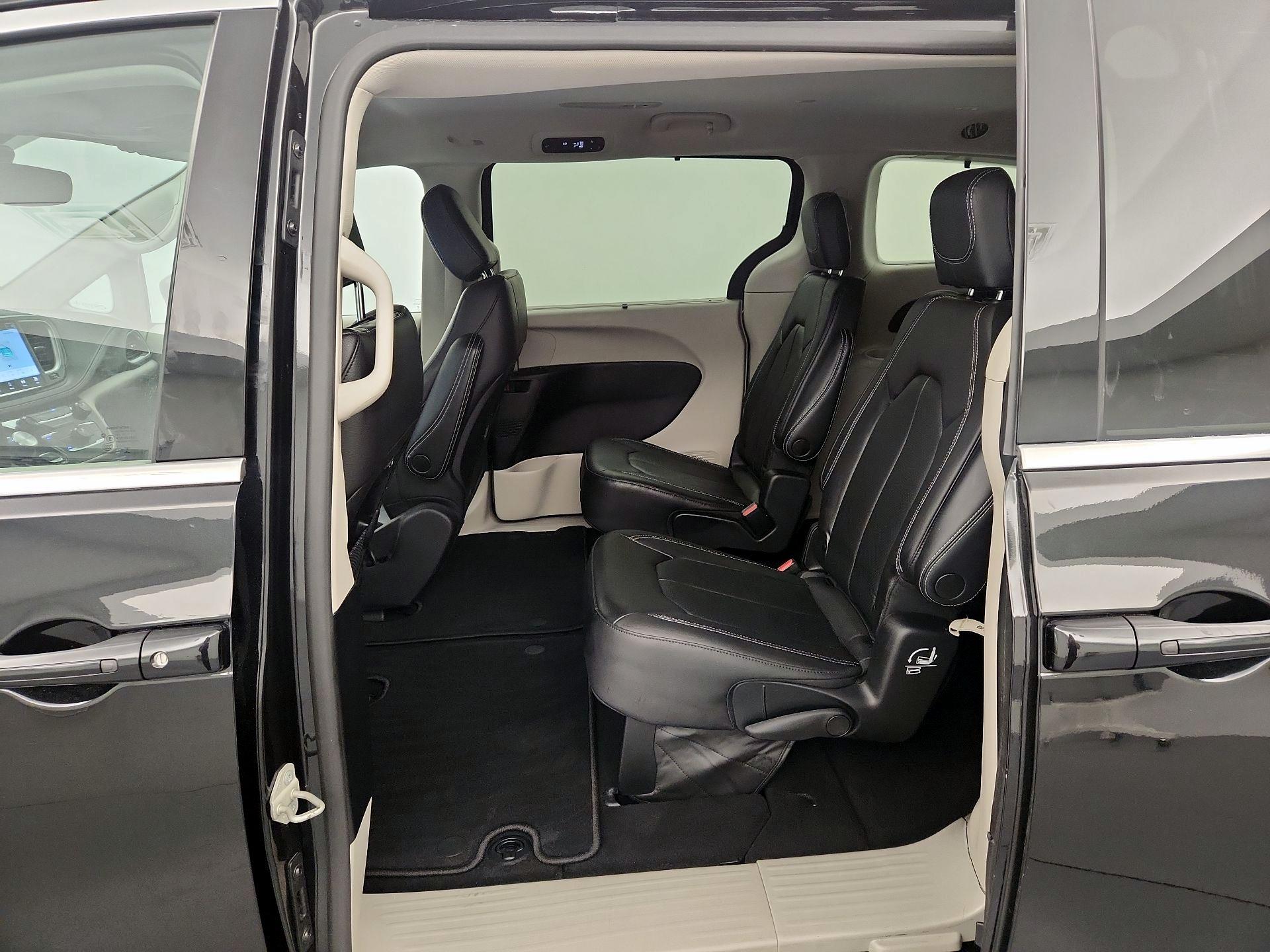 Thumbnail: 2022 Chrysler Pacifica - 19