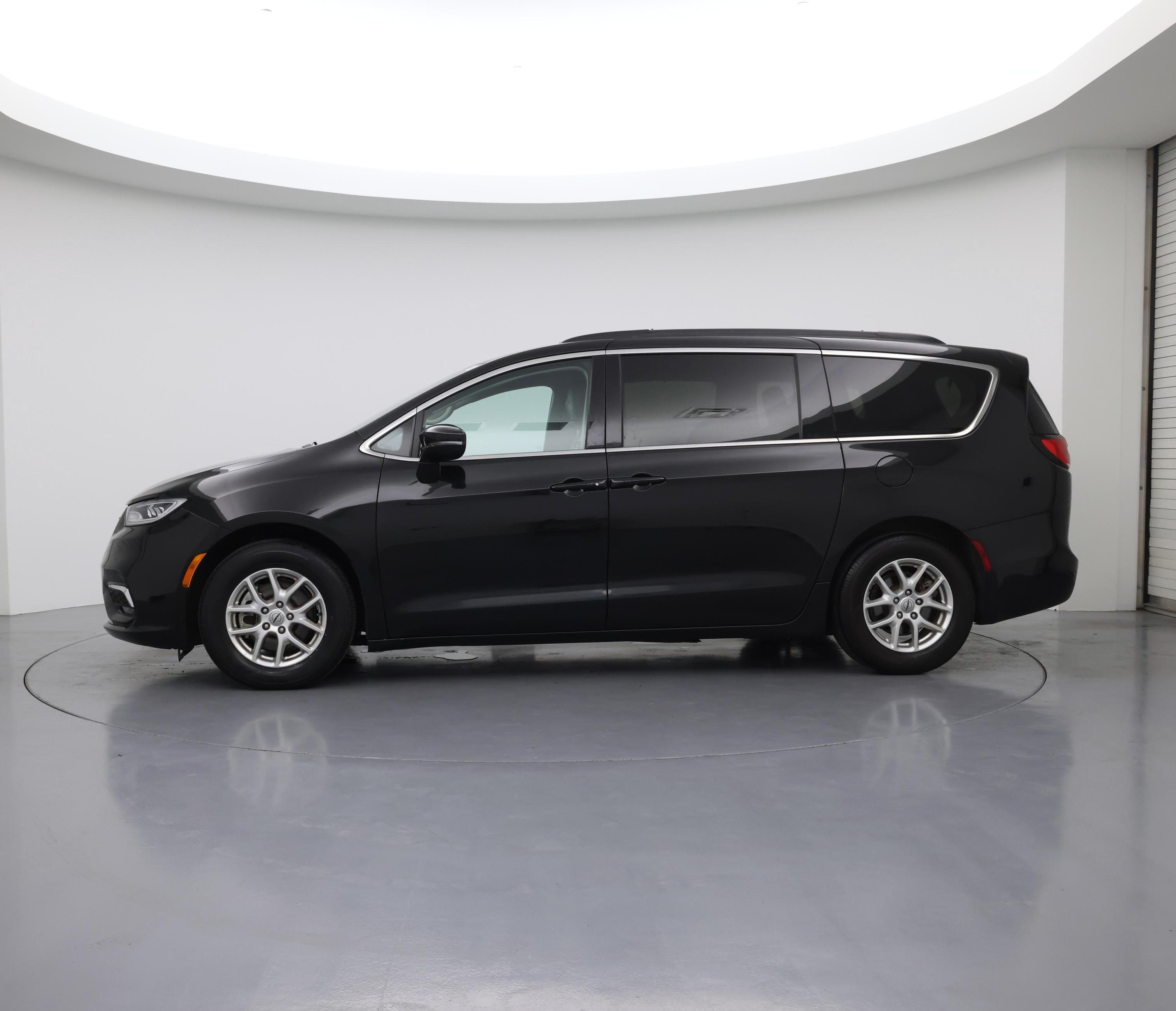 Thumbnail: 2022 Chrysler Pacifica - 3