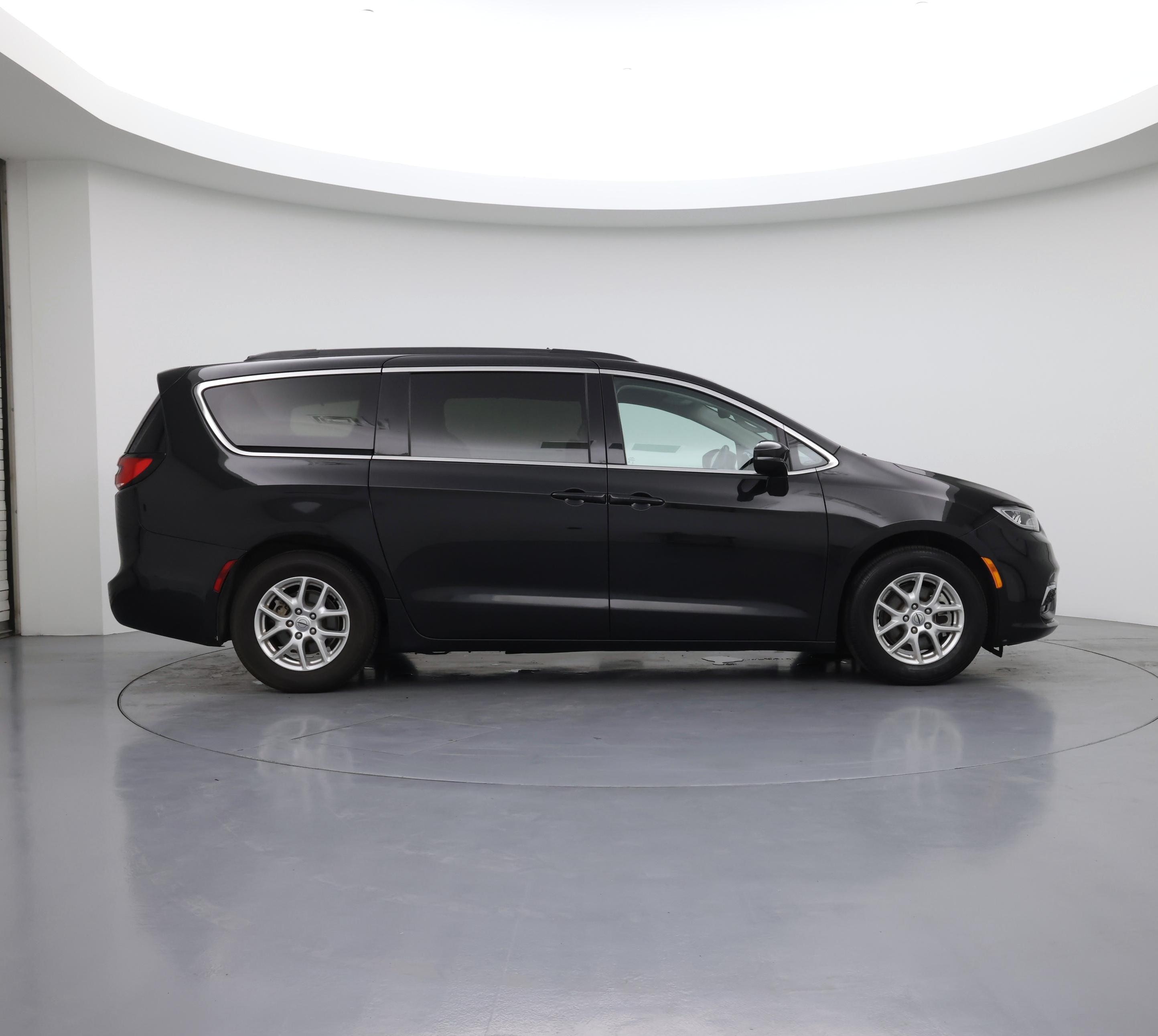 Thumbnail: 2022 Chrysler Pacifica - 7