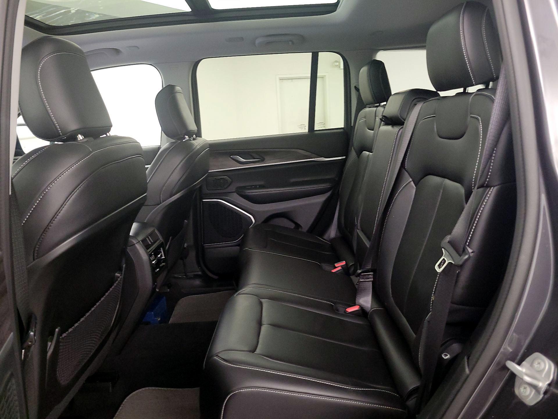 Thumbnail: 2022 Jeep Grand Cherokee - 20