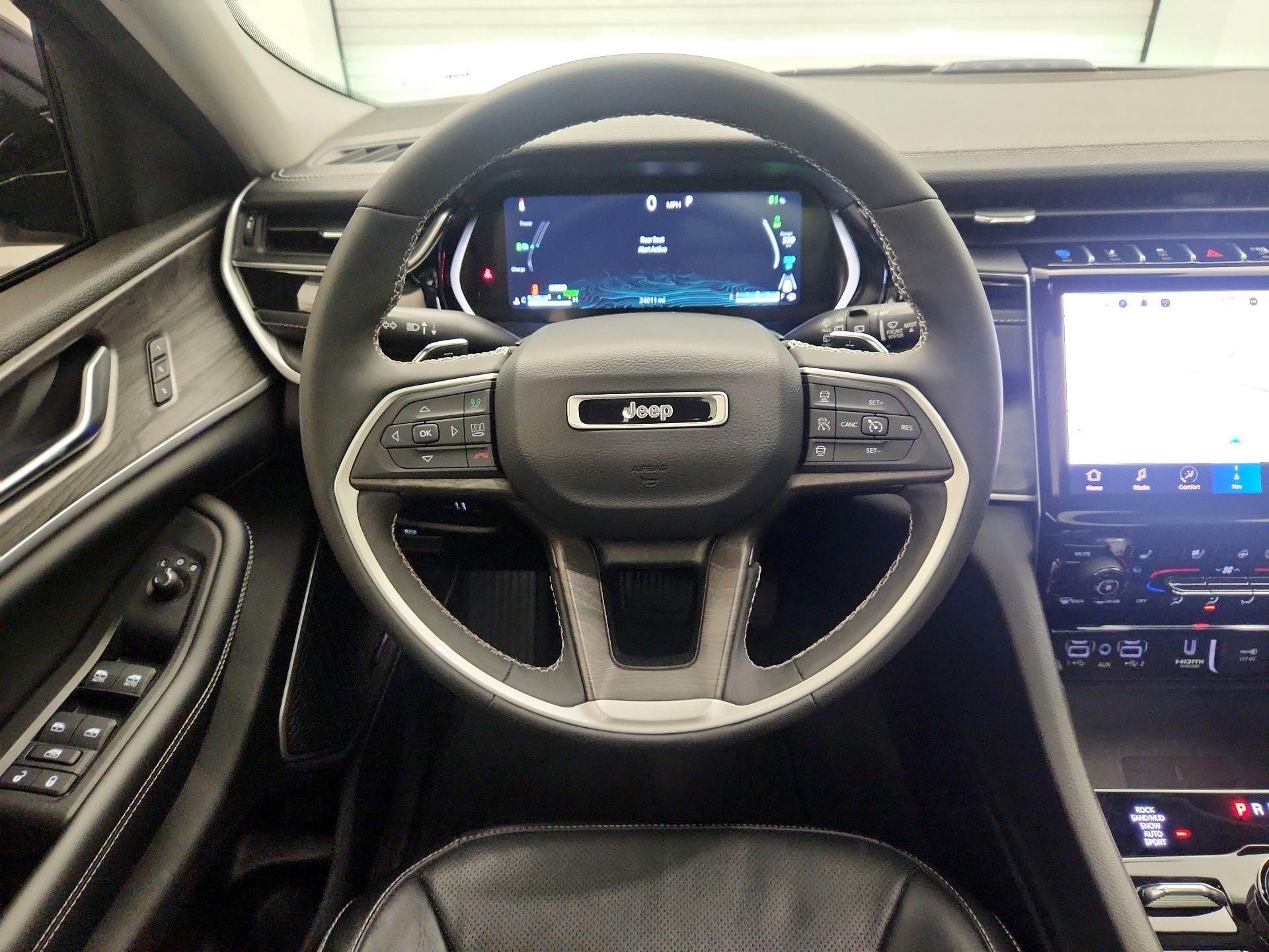 Thumbnail: 2023 Jeep Grand Cherokee - 10