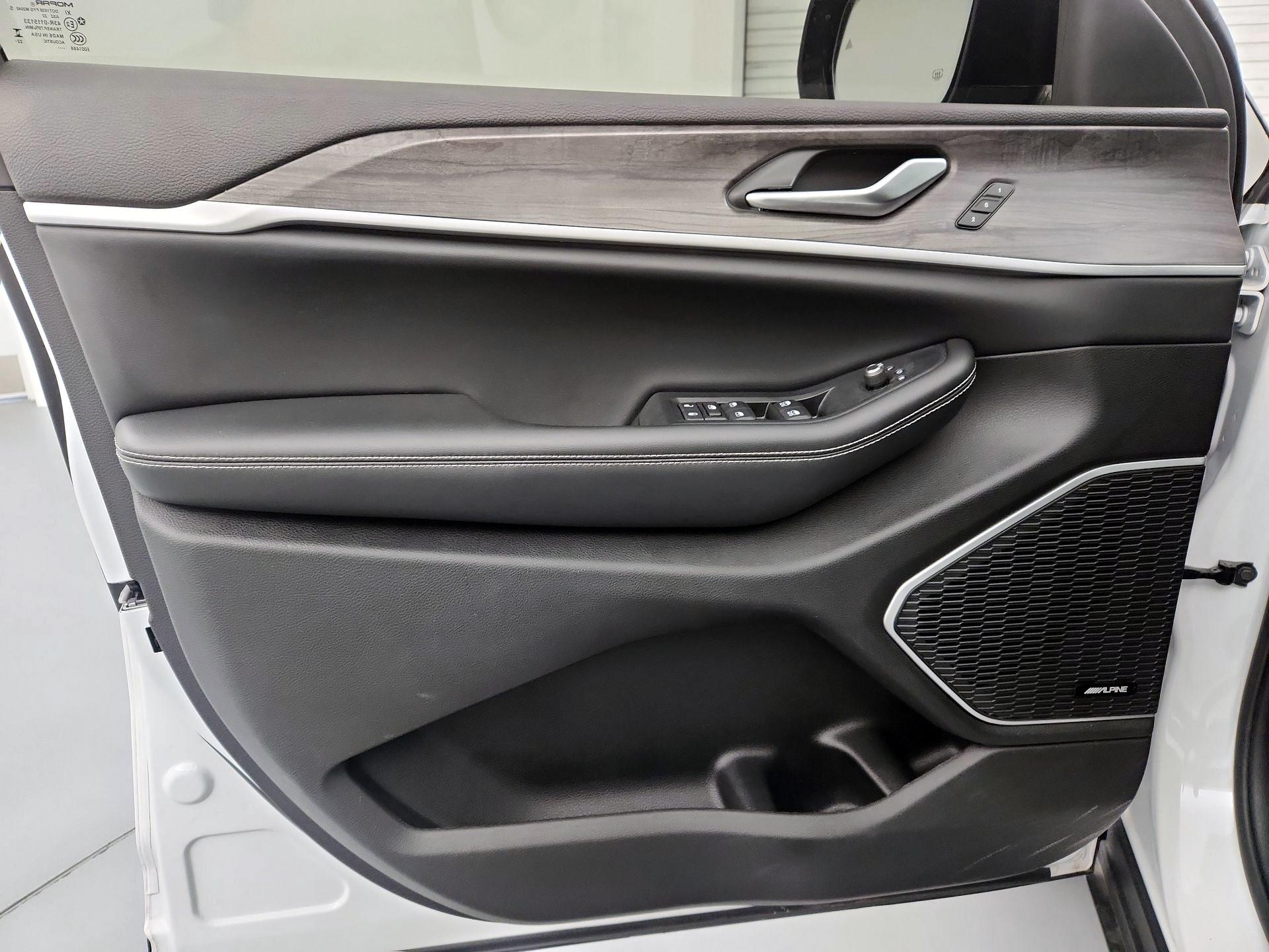 Thumbnail: 2023 Jeep Grand Cherokee - 12
