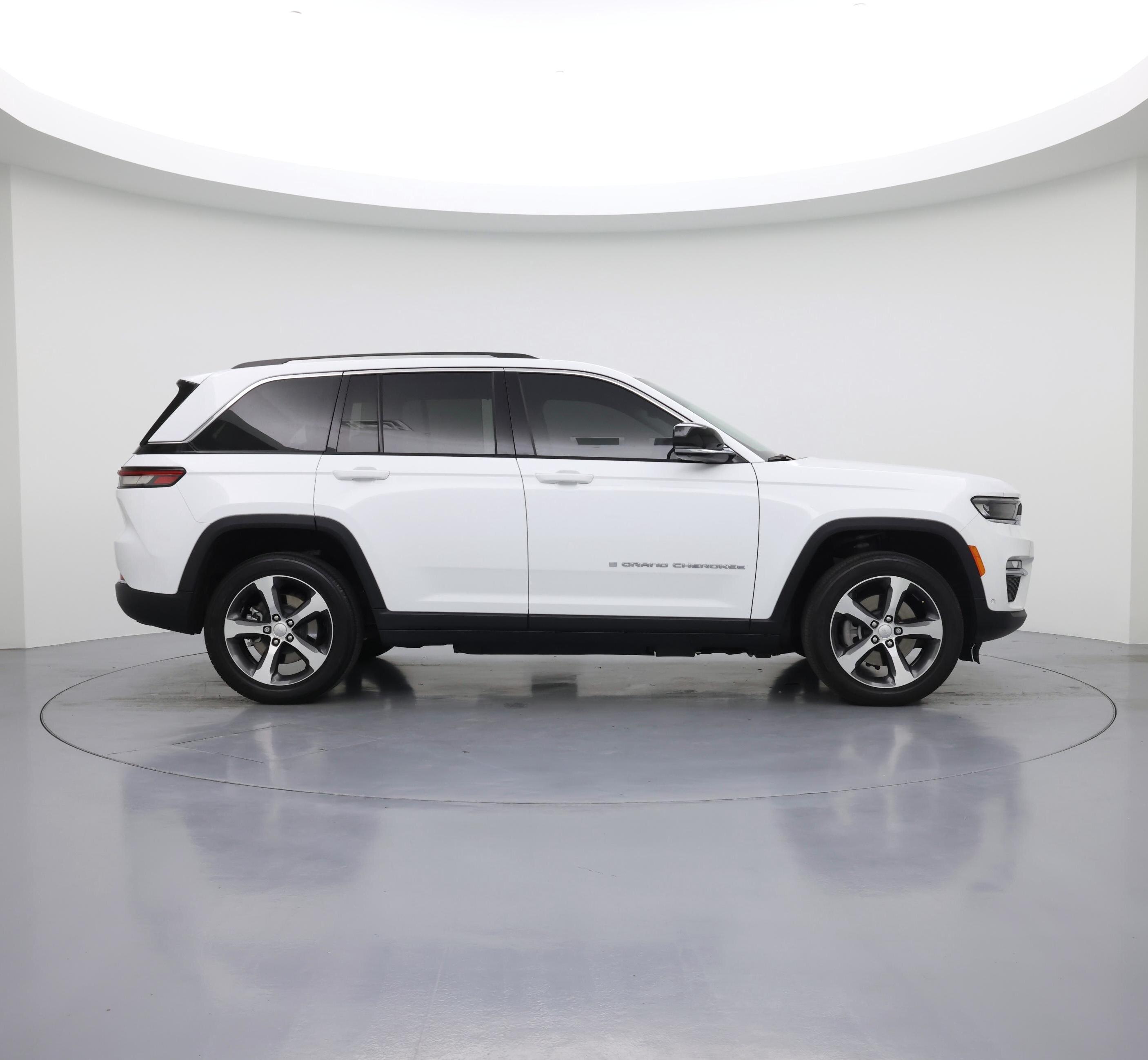 Thumbnail: 2023 Jeep Grand Cherokee - 7