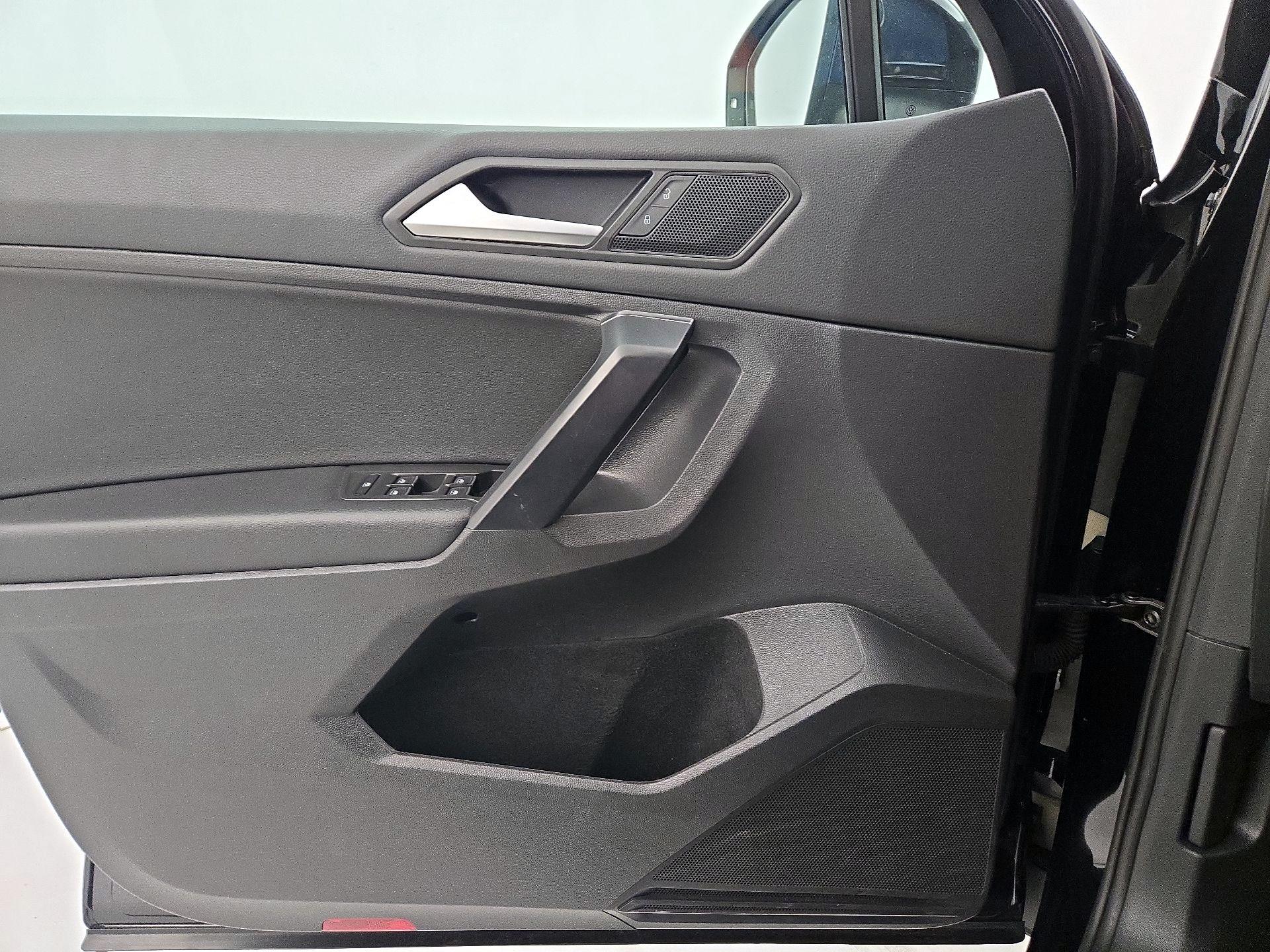 Thumbnail: 2021 Volkswagen Tiguan - 12