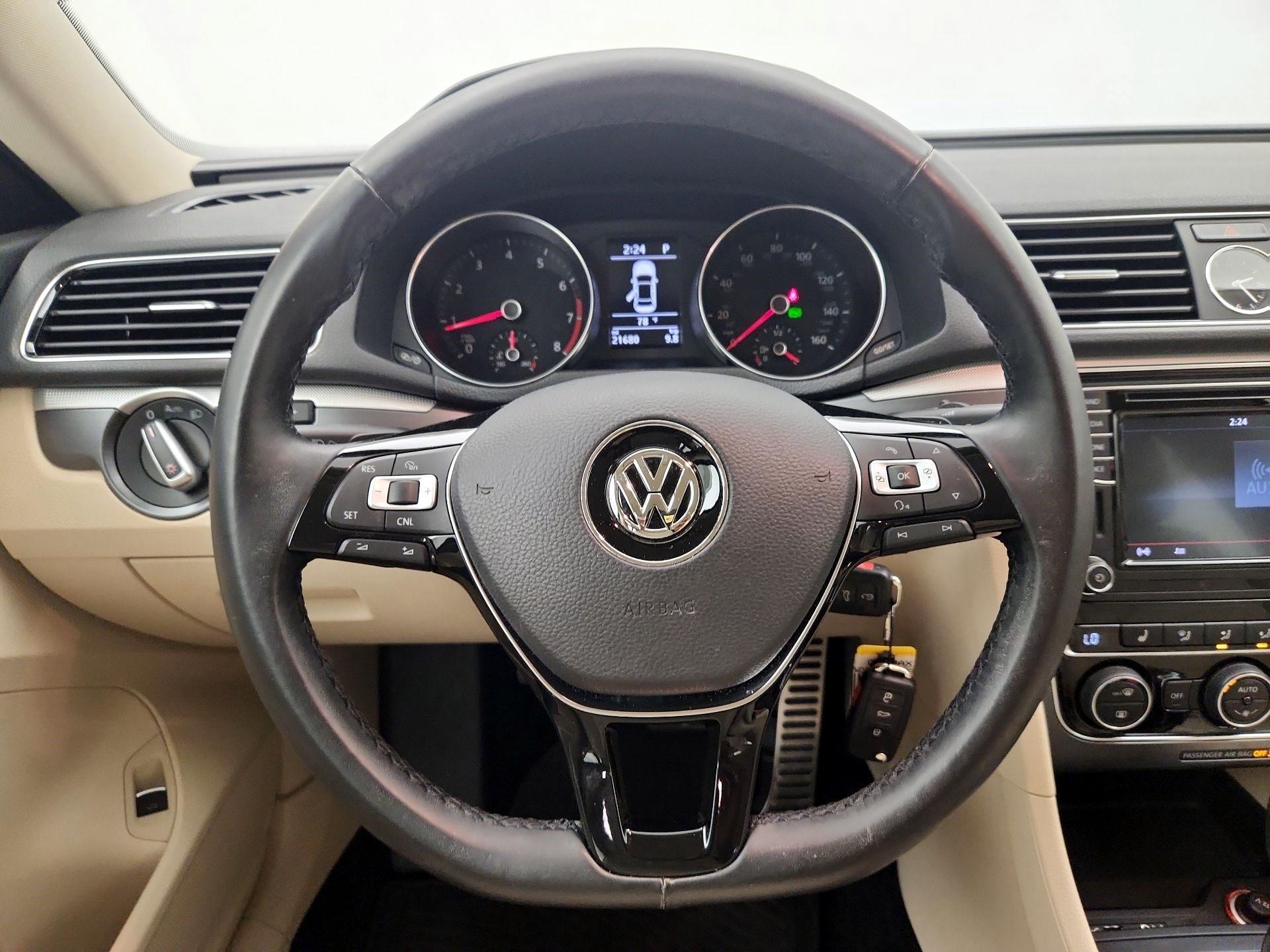 Thumbnail: 2017 Volkswagen Passat - 10