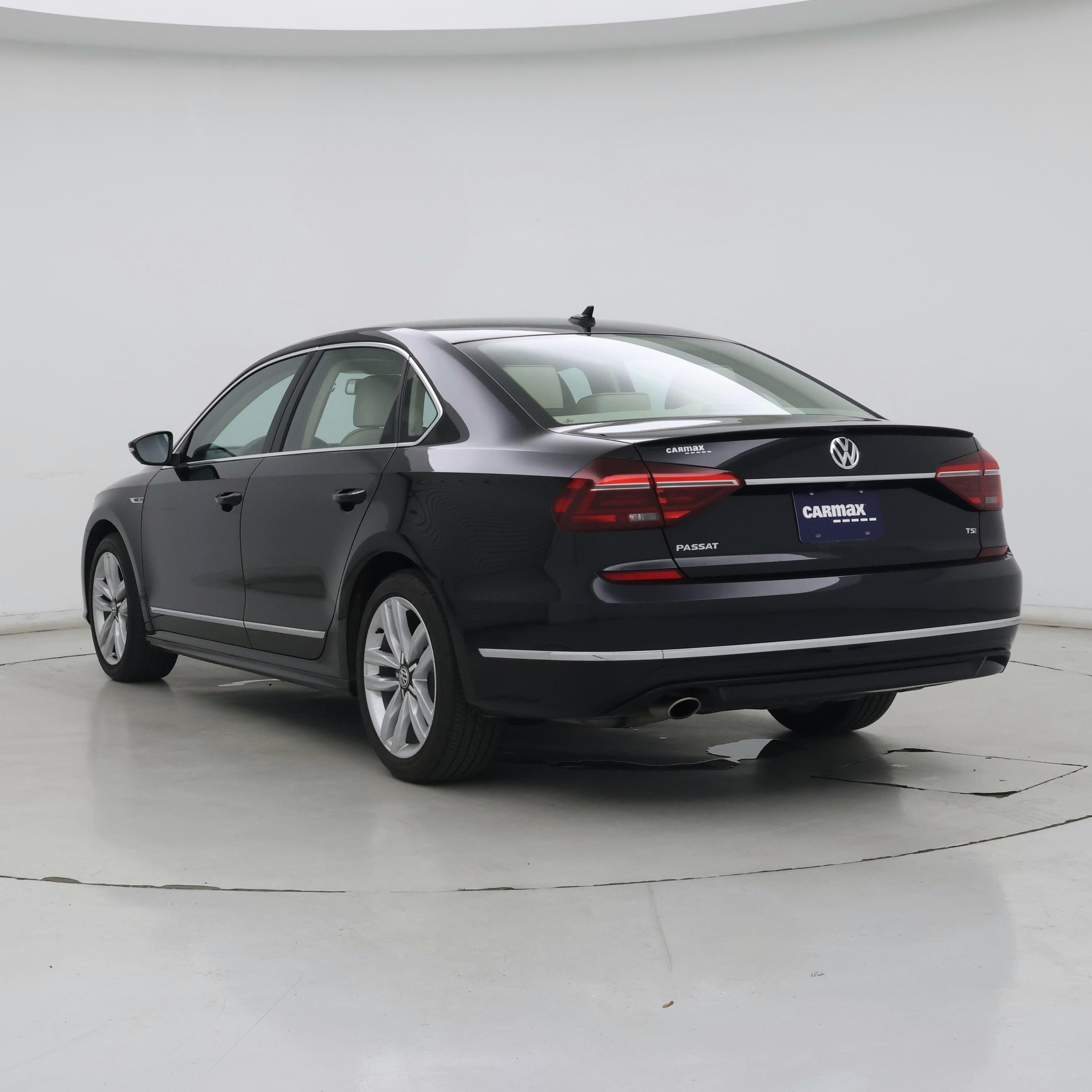 Thumbnail: 2017 Volkswagen Passat - 2