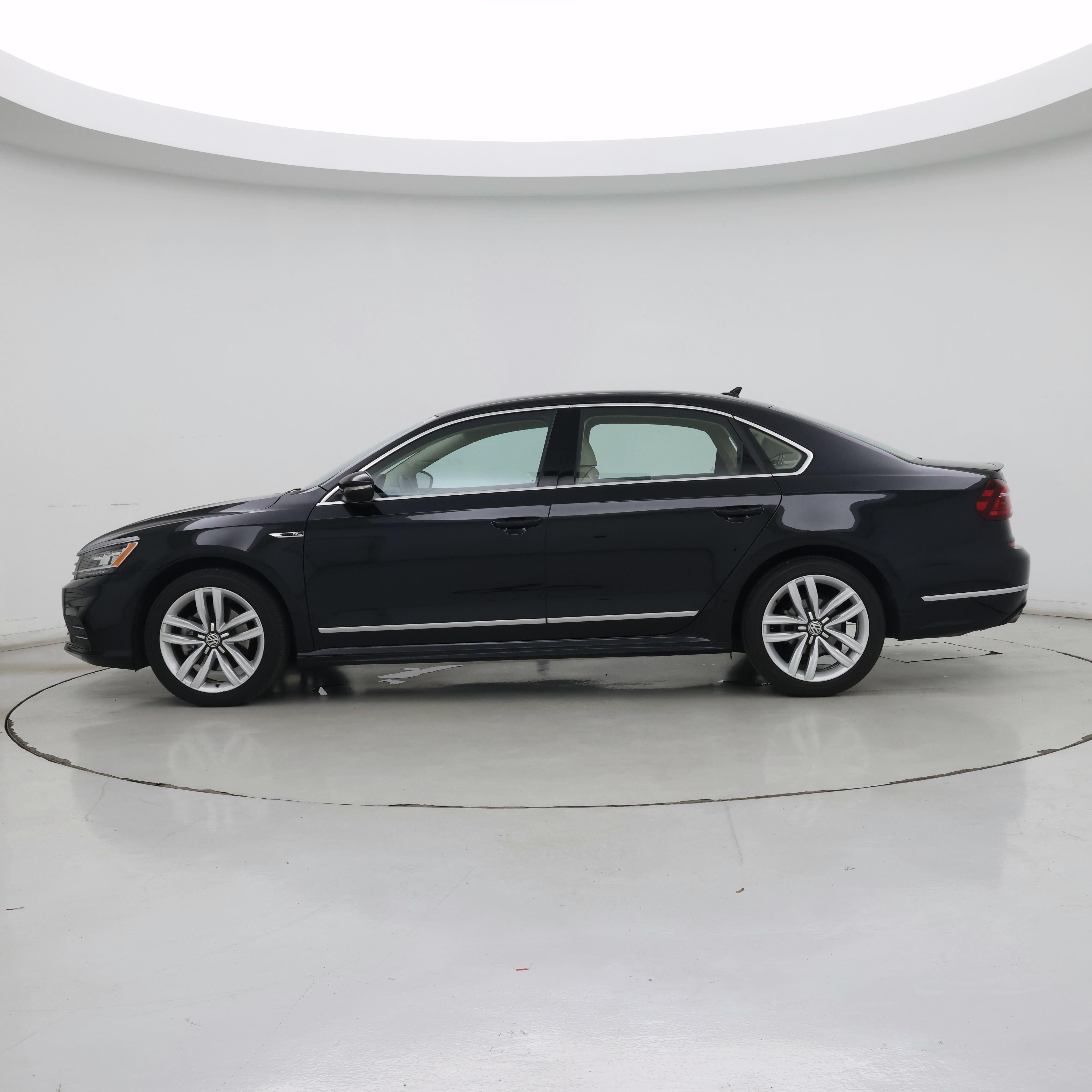 Thumbnail: 2017 Volkswagen Passat - 3