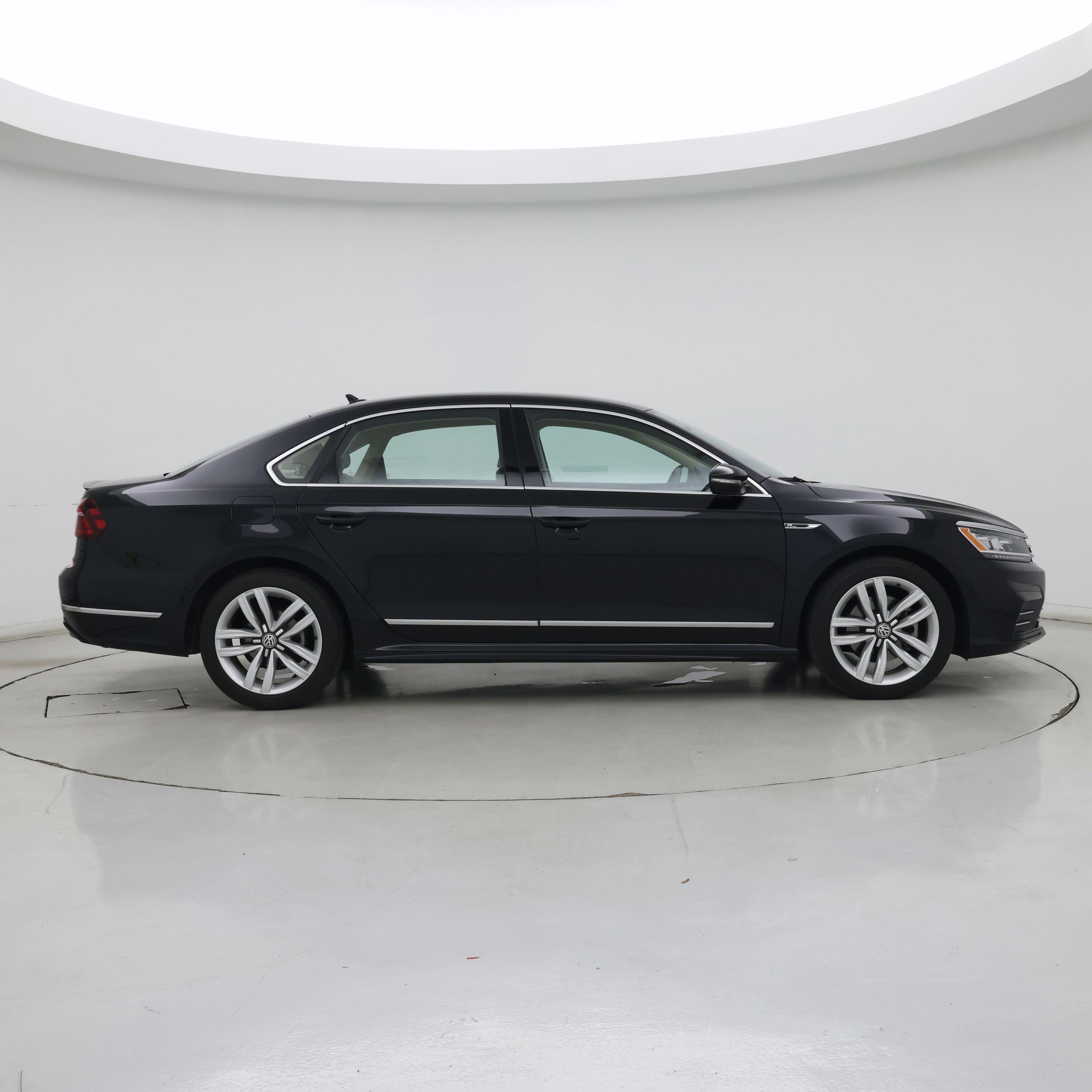 Thumbnail: 2017 Volkswagen Passat - 7