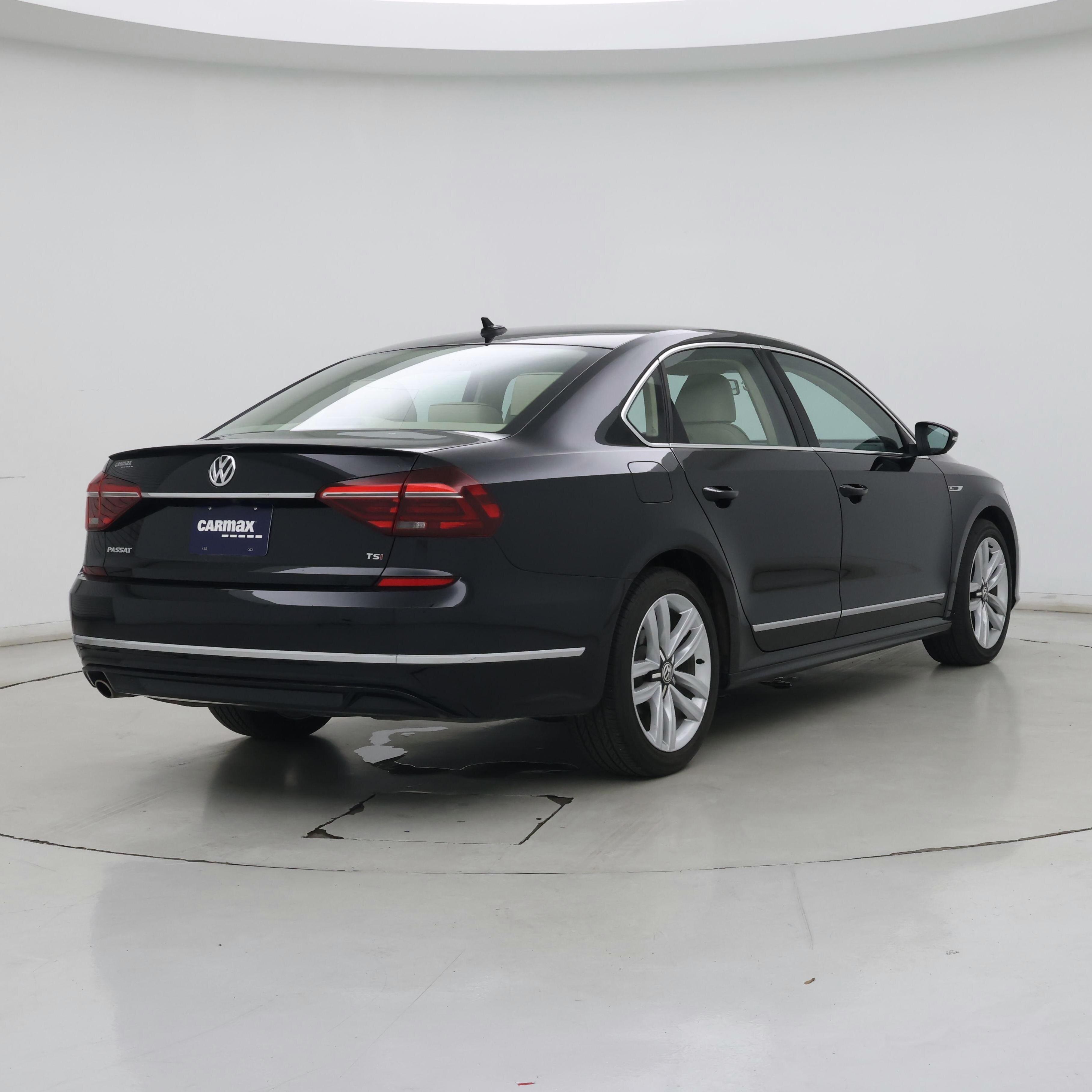 Thumbnail: 2017 Volkswagen Passat - 8