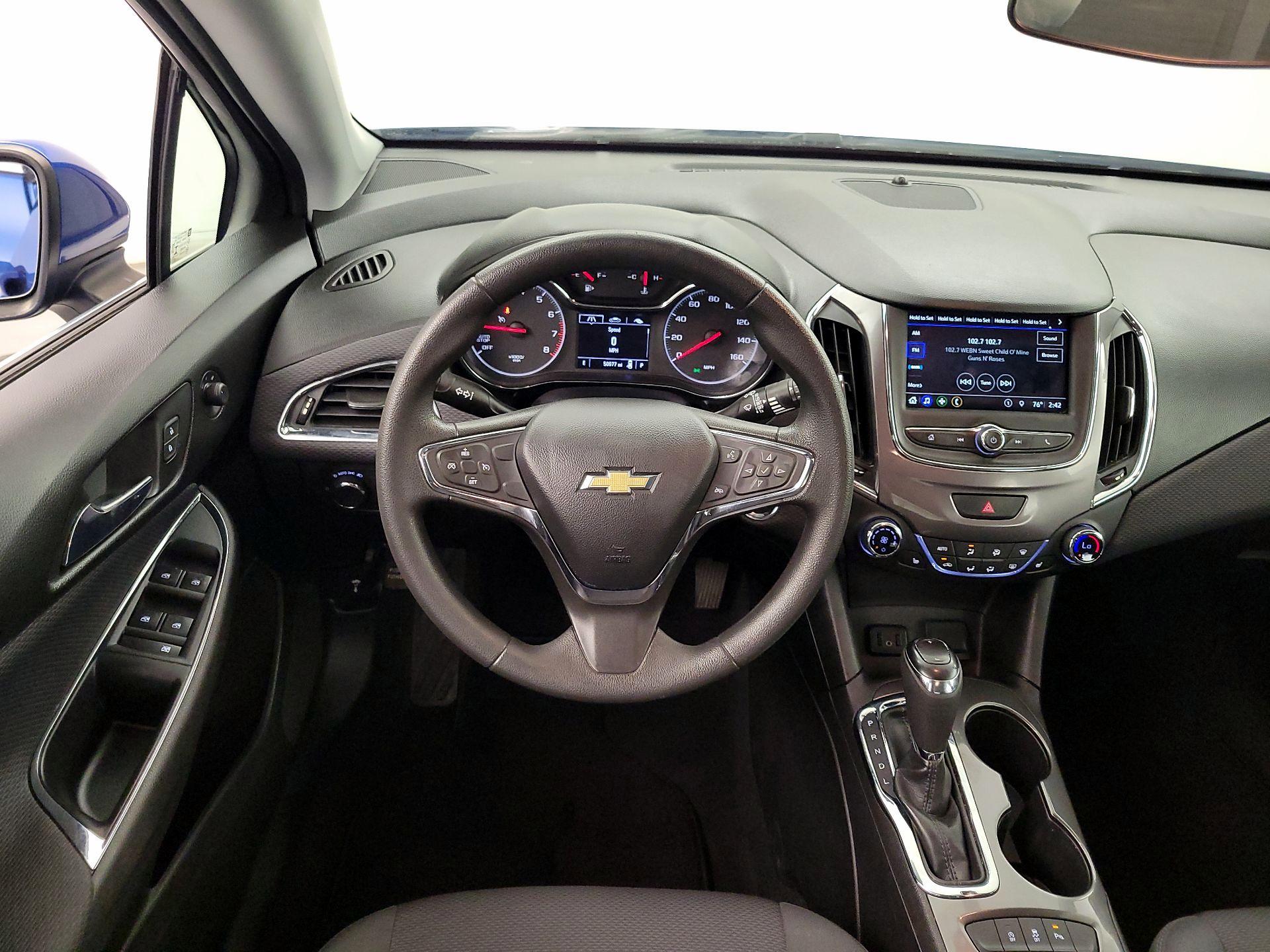 Thumbnail: 2019 Chevrolet Cruze - 10