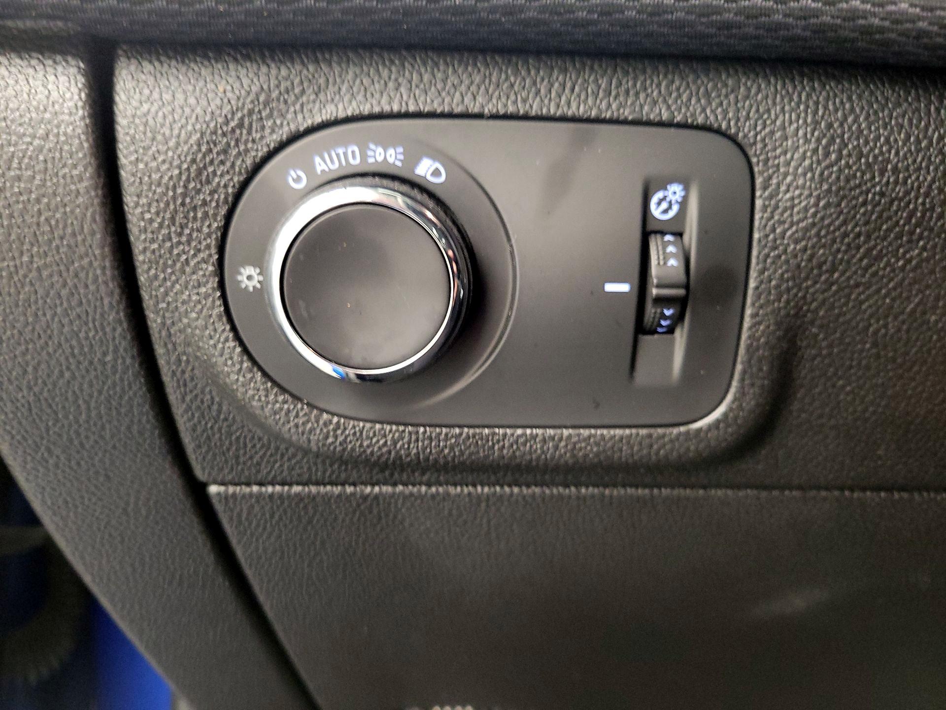 Thumbnail: 2019 Chevrolet Cruze - 13
