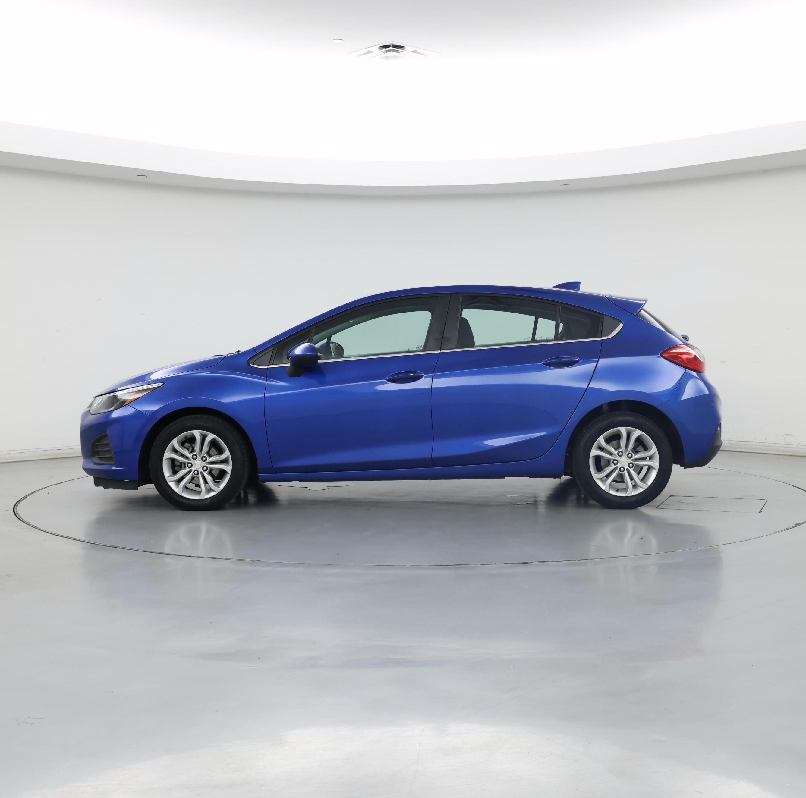 Thumbnail: 2019 Chevrolet Cruze - 3