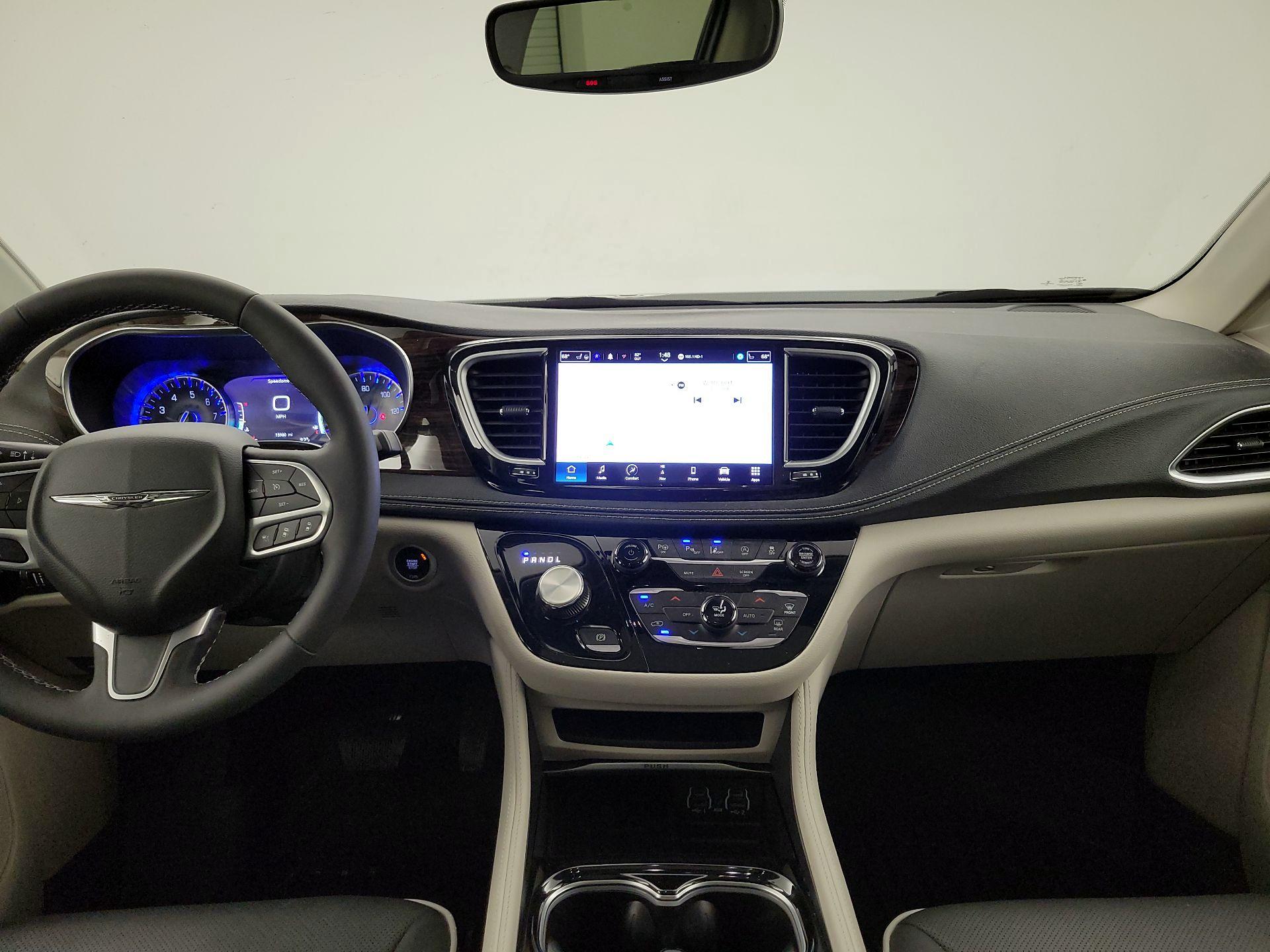Thumbnail: 2023 Chrysler Pacifica - 9