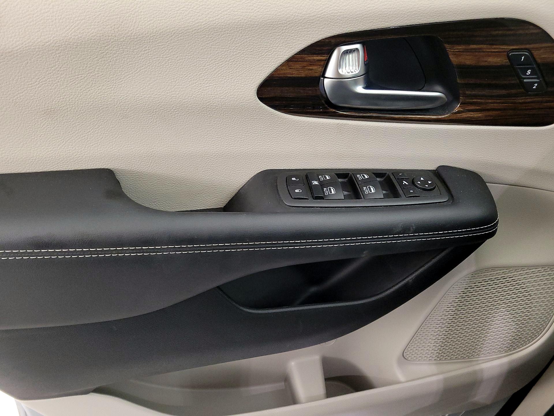 Thumbnail: 2023 Chrysler Pacifica - 12