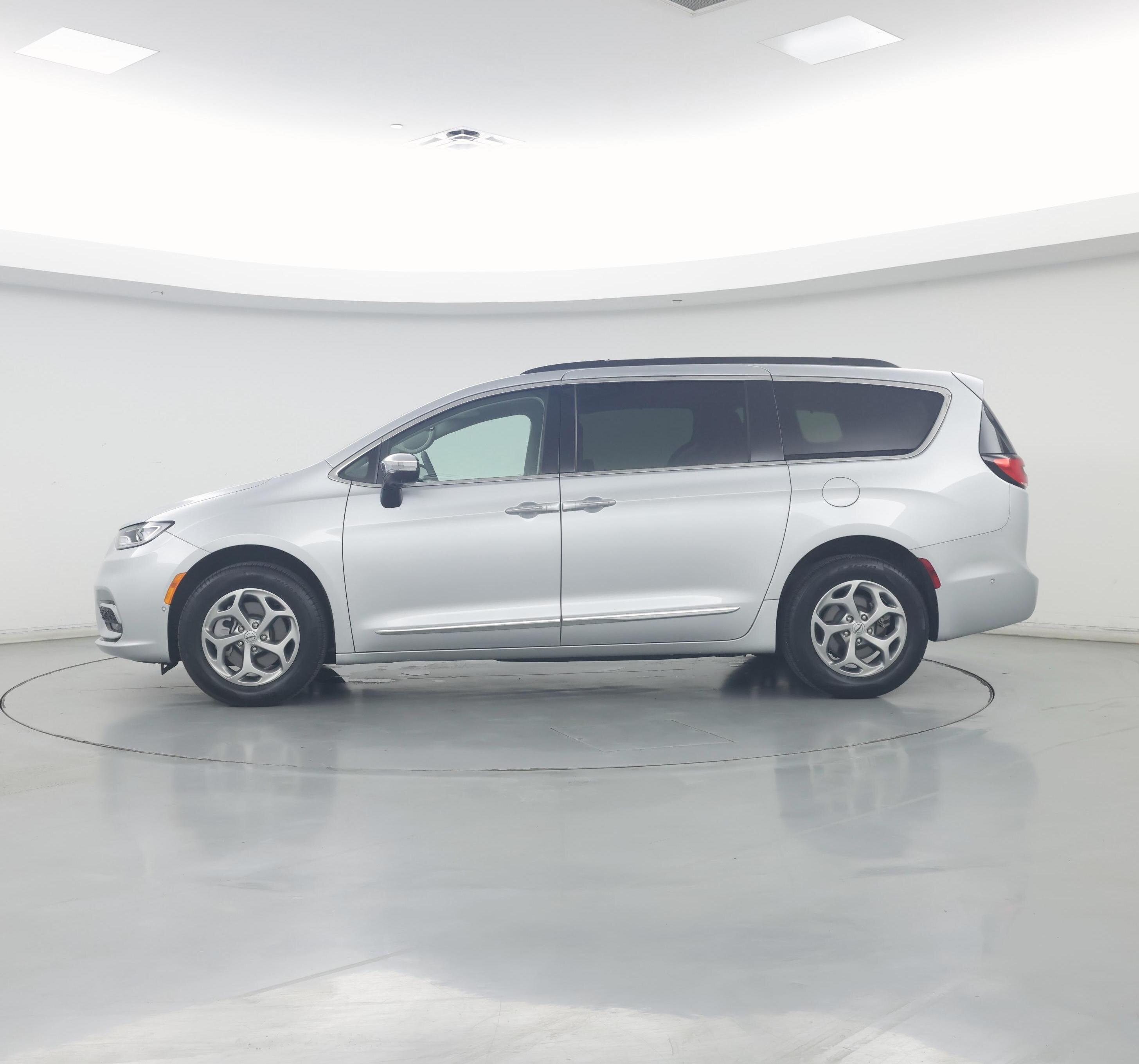 Thumbnail: 2023 Chrysler Pacifica - 3