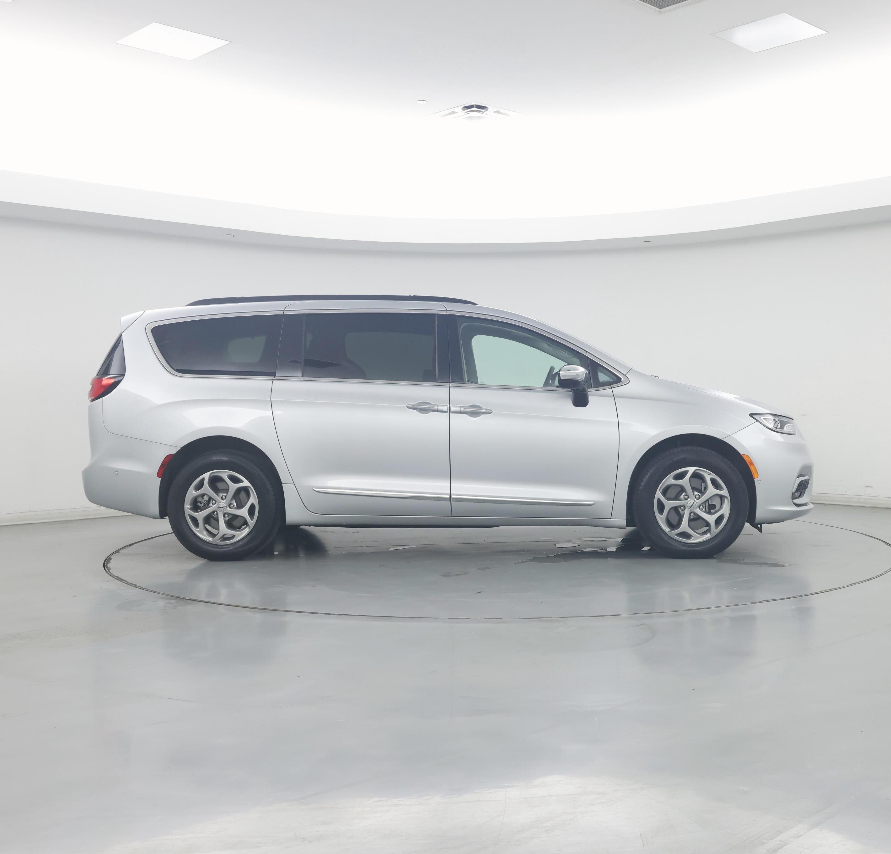 Thumbnail: 2023 Chrysler Pacifica - 7