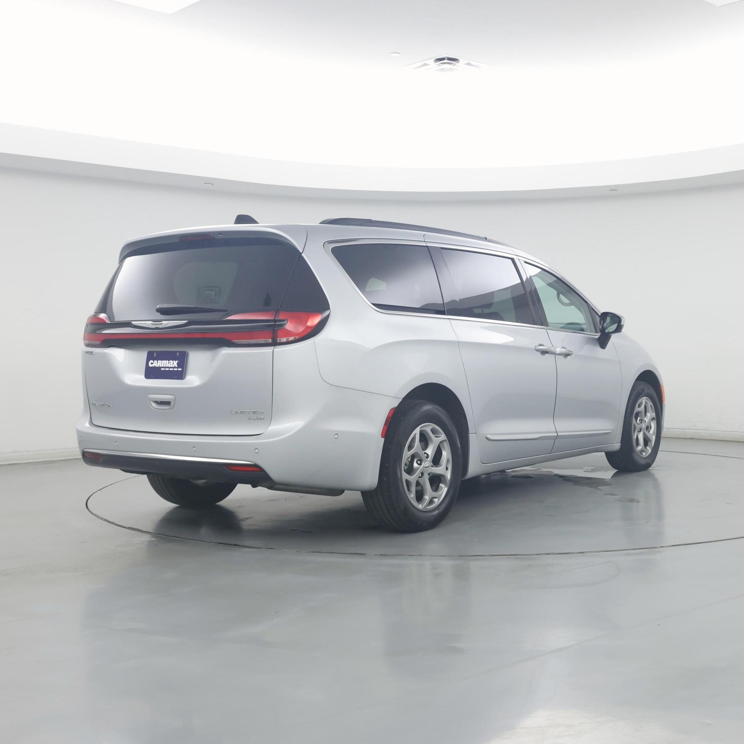 Thumbnail: 2023 Chrysler Pacifica - 8