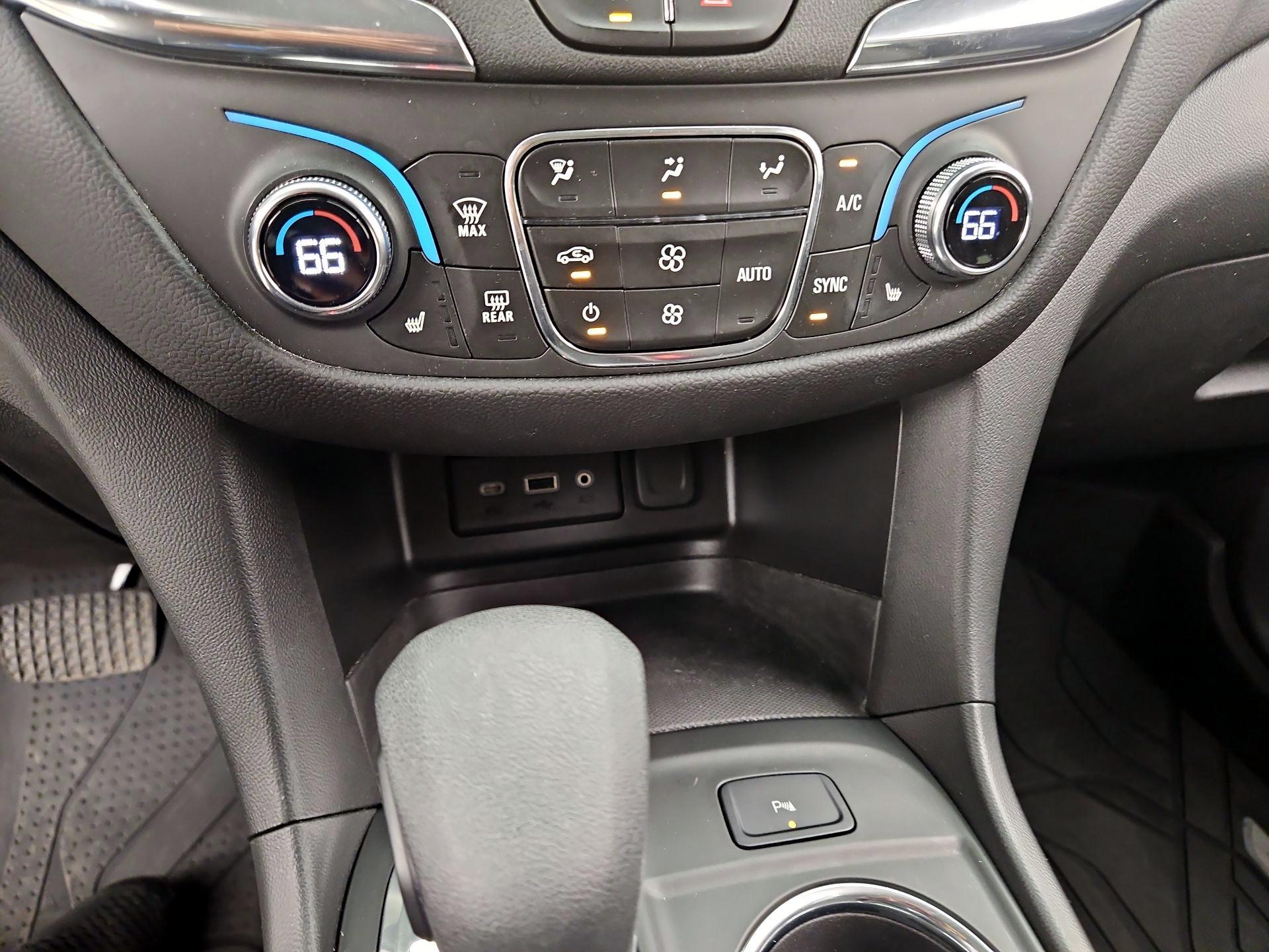 Thumbnail: 2022 Chevrolet Equinox - 16