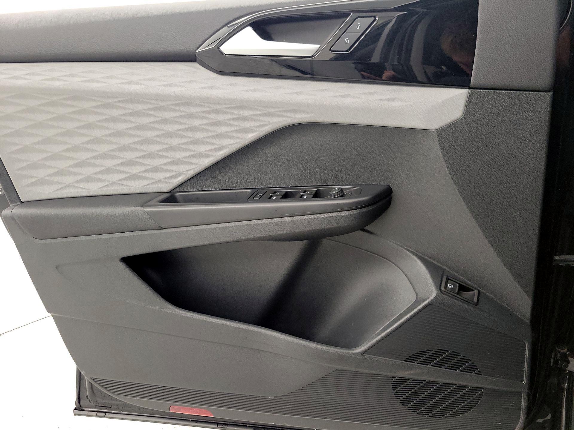 Thumbnail: 2023 Volkswagen Taos - 12