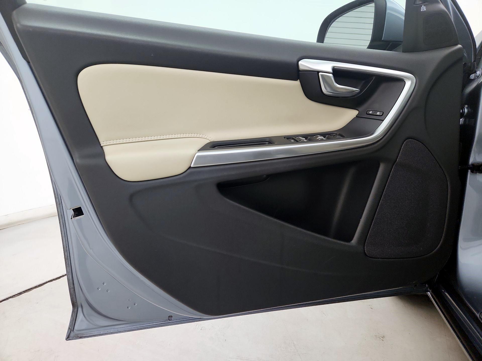 Thumbnail: 2018 Volvo S60 - 12