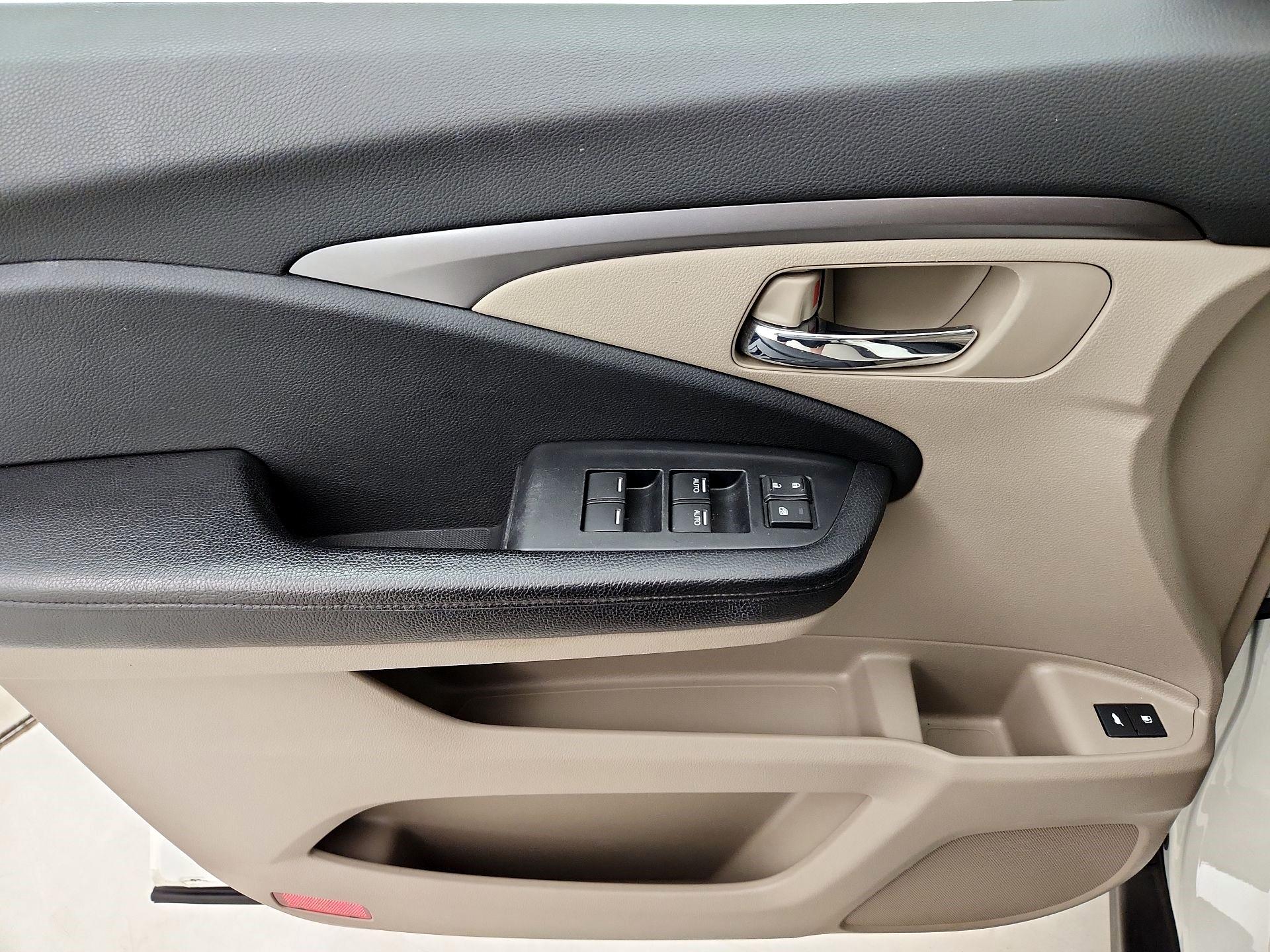 Thumbnail: 2016 Honda Pilot - 12