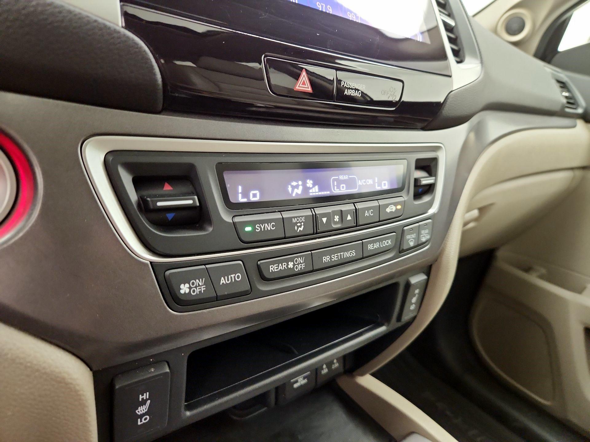 Thumbnail: 2016 Honda Pilot - 16