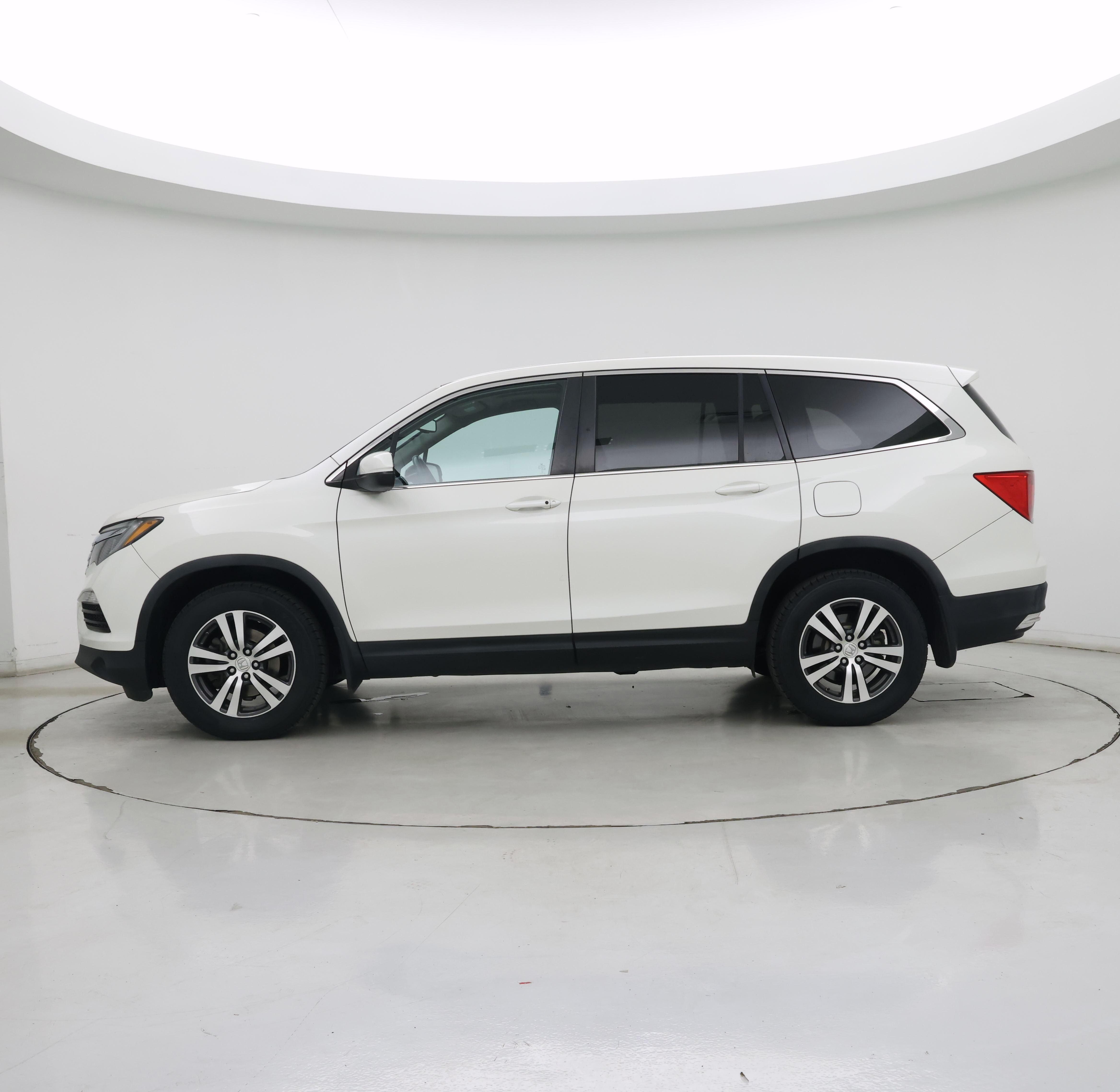 Thumbnail: 2016 Honda Pilot - 3