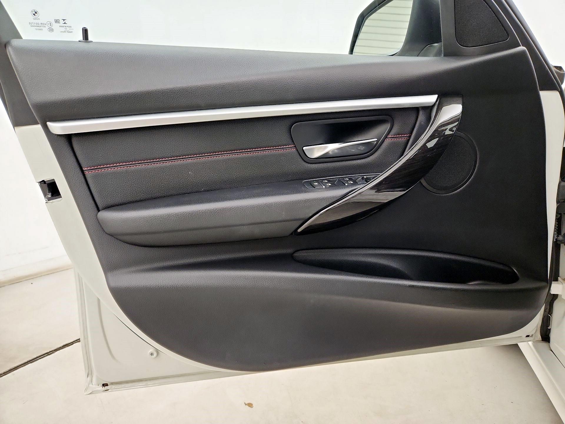 Thumbnail: 2017 BMW 3 Series - 12