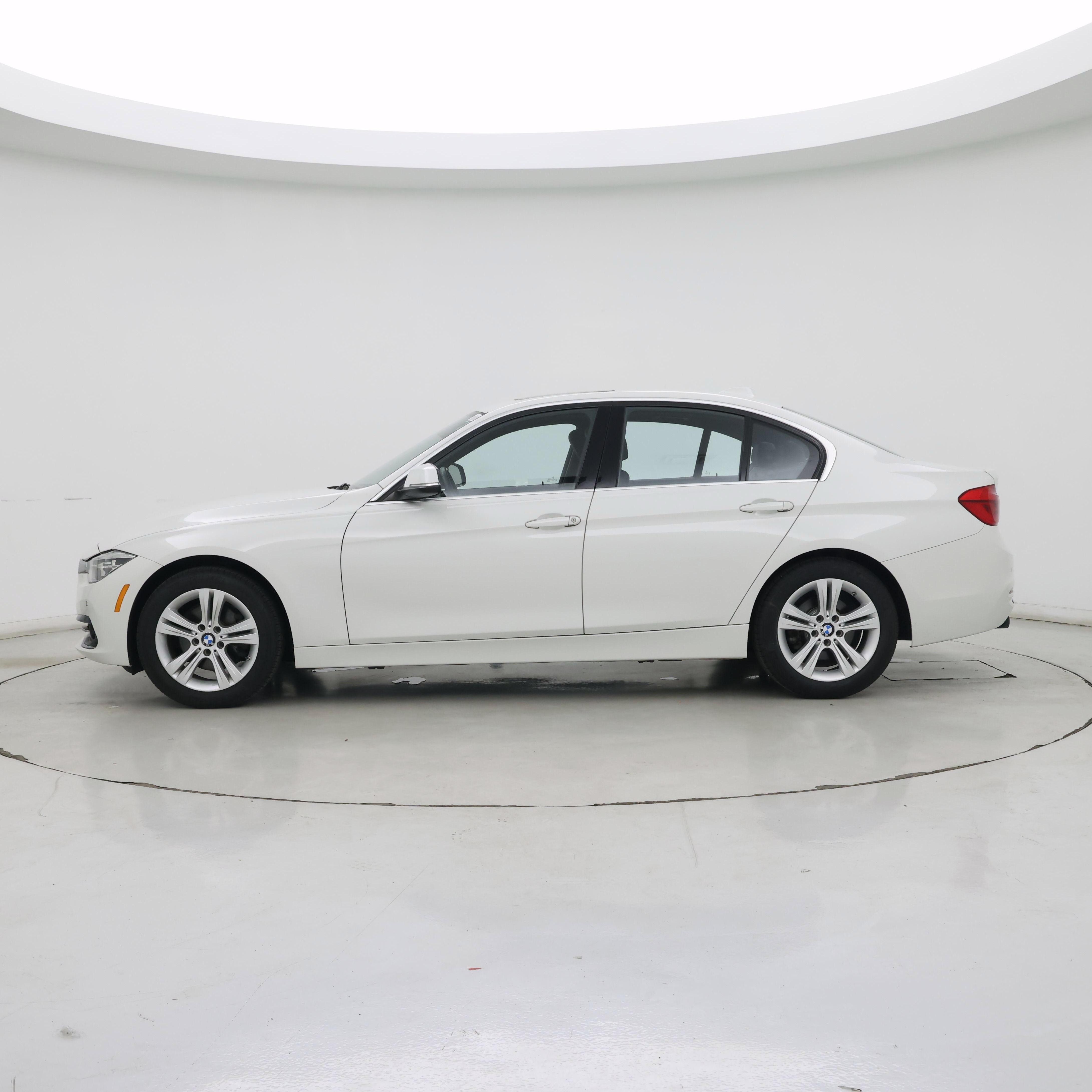 Thumbnail: 2017 BMW 3 Series - 3