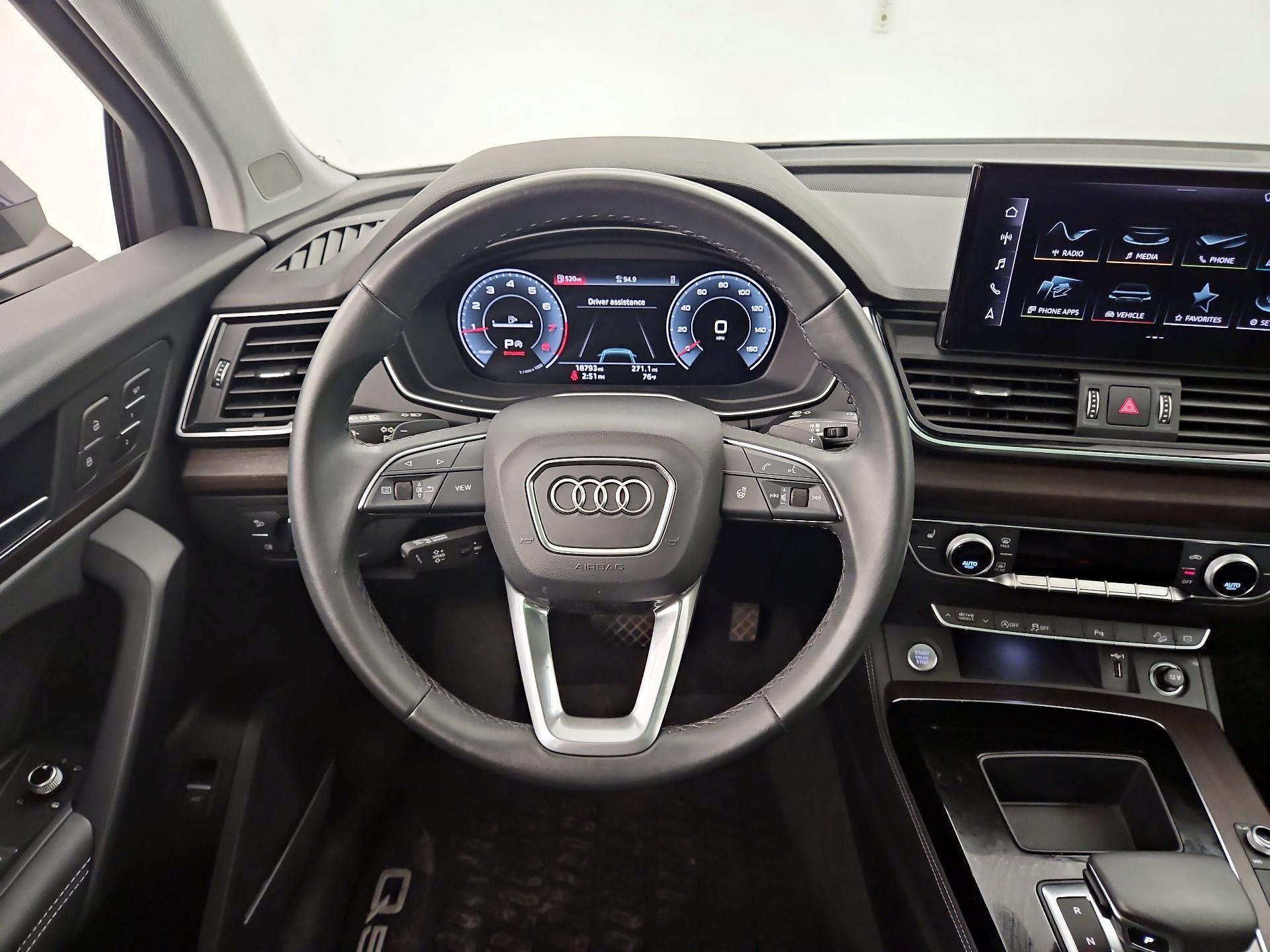 Thumbnail: 2023 Audi Q5 - 10