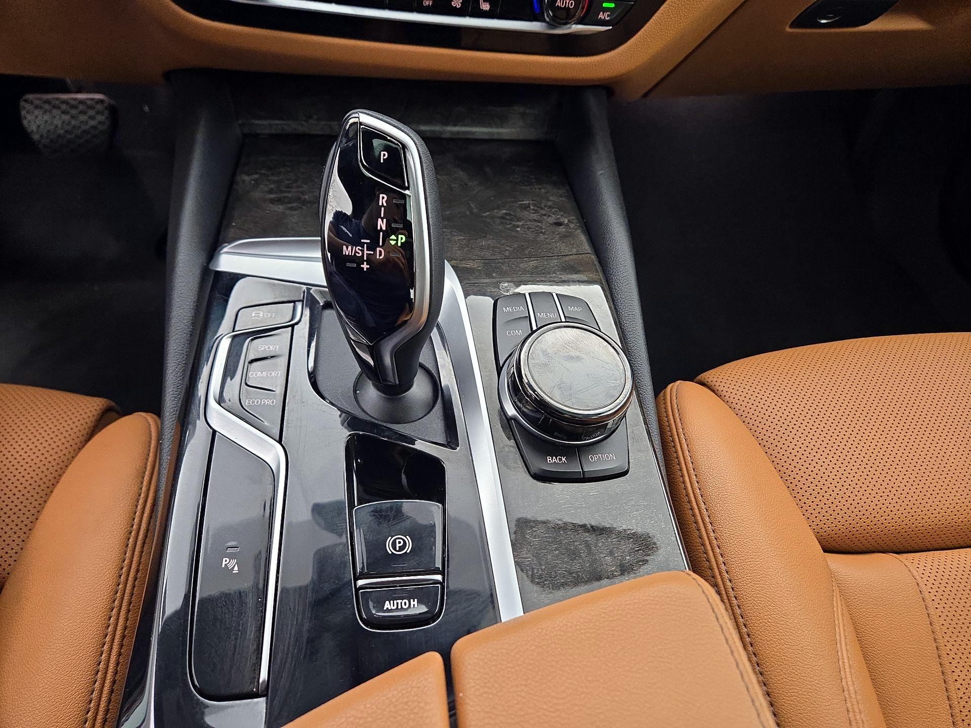 Thumbnail: 2022 BMW 5 Series - 18