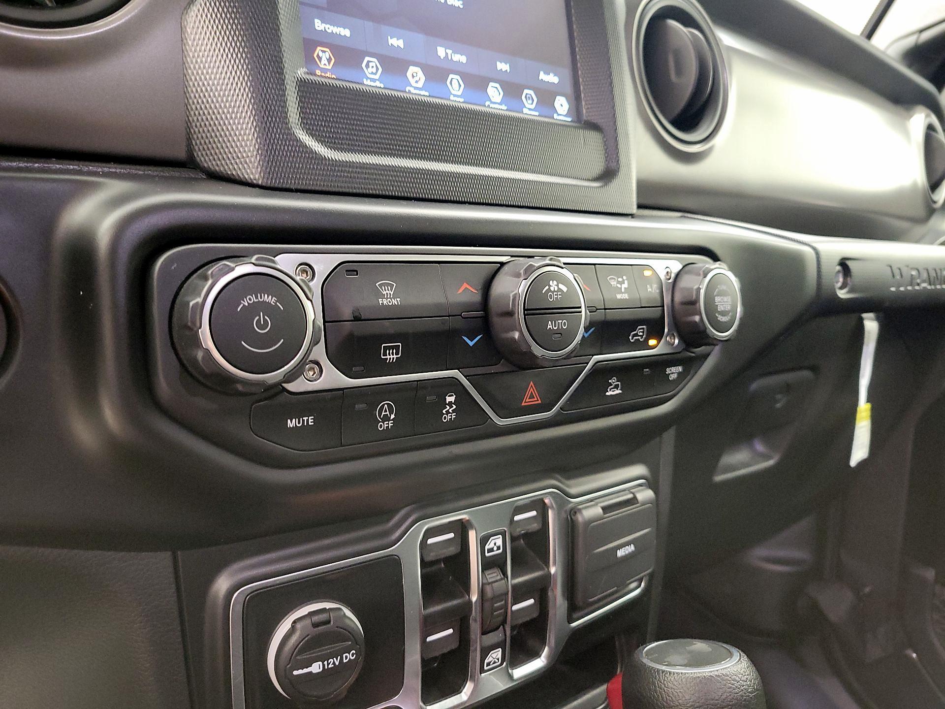 Thumbnail: 2022 Jeep Wrangler - 16