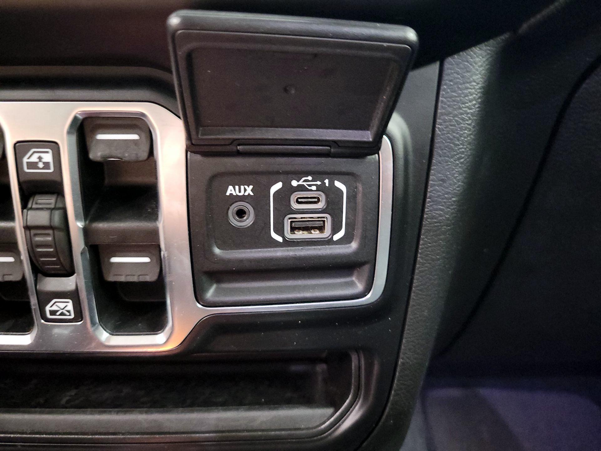 Thumbnail: 2022 Jeep Wrangler - 18