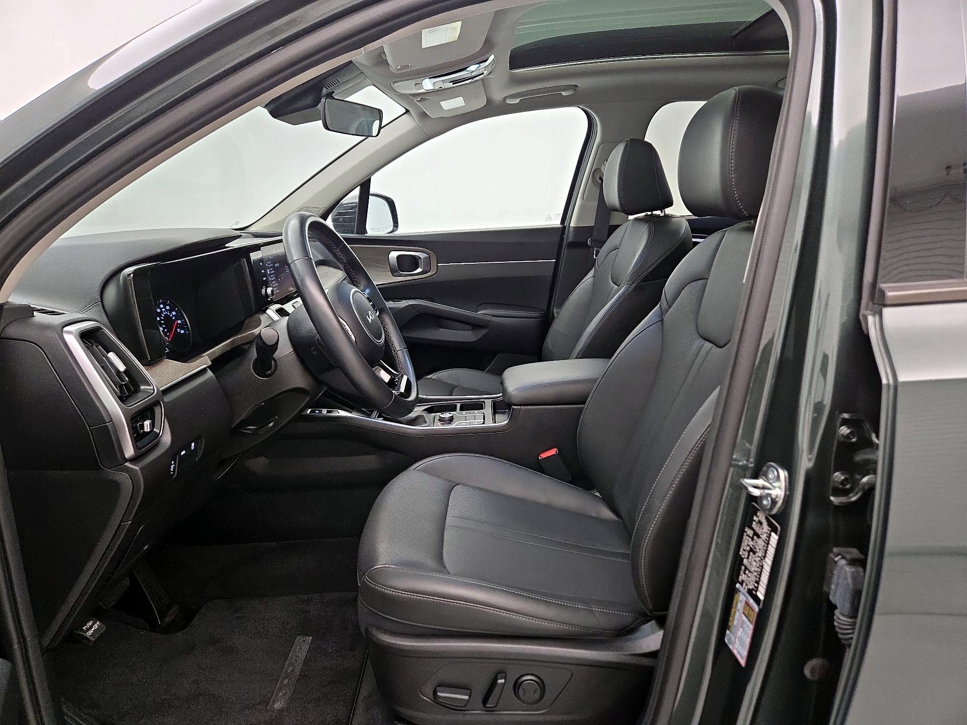 Thumbnail: 2023 Kia Sorento - 11