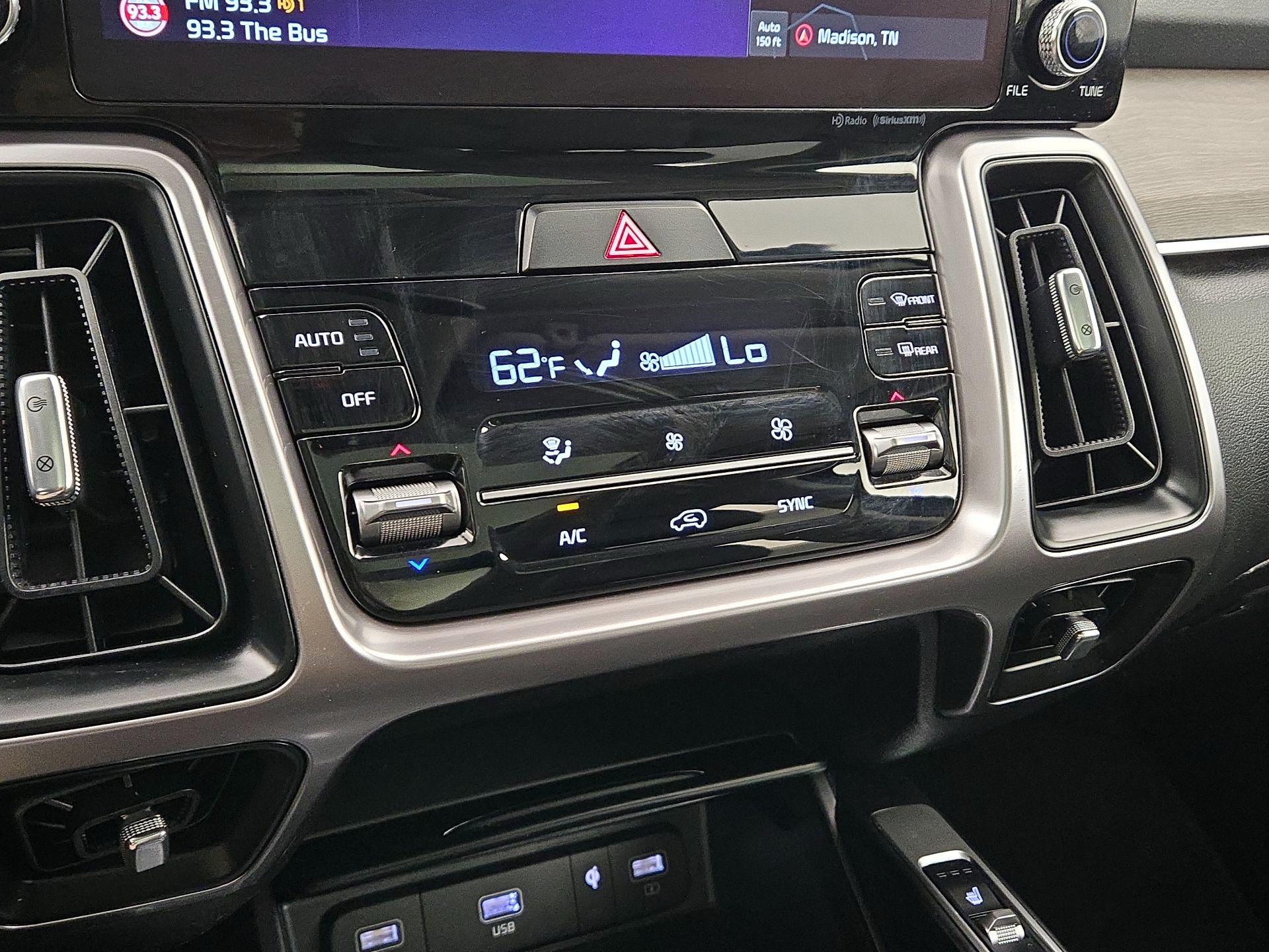 Thumbnail: 2023 Kia Sorento - 17
