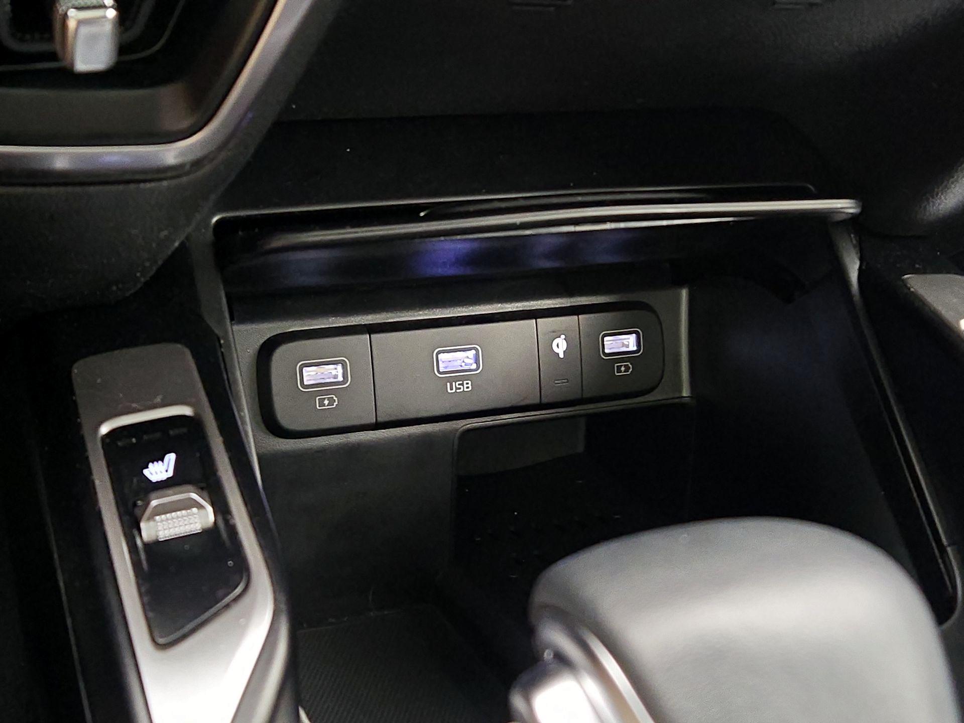 Thumbnail: 2023 Kia Sorento - 19