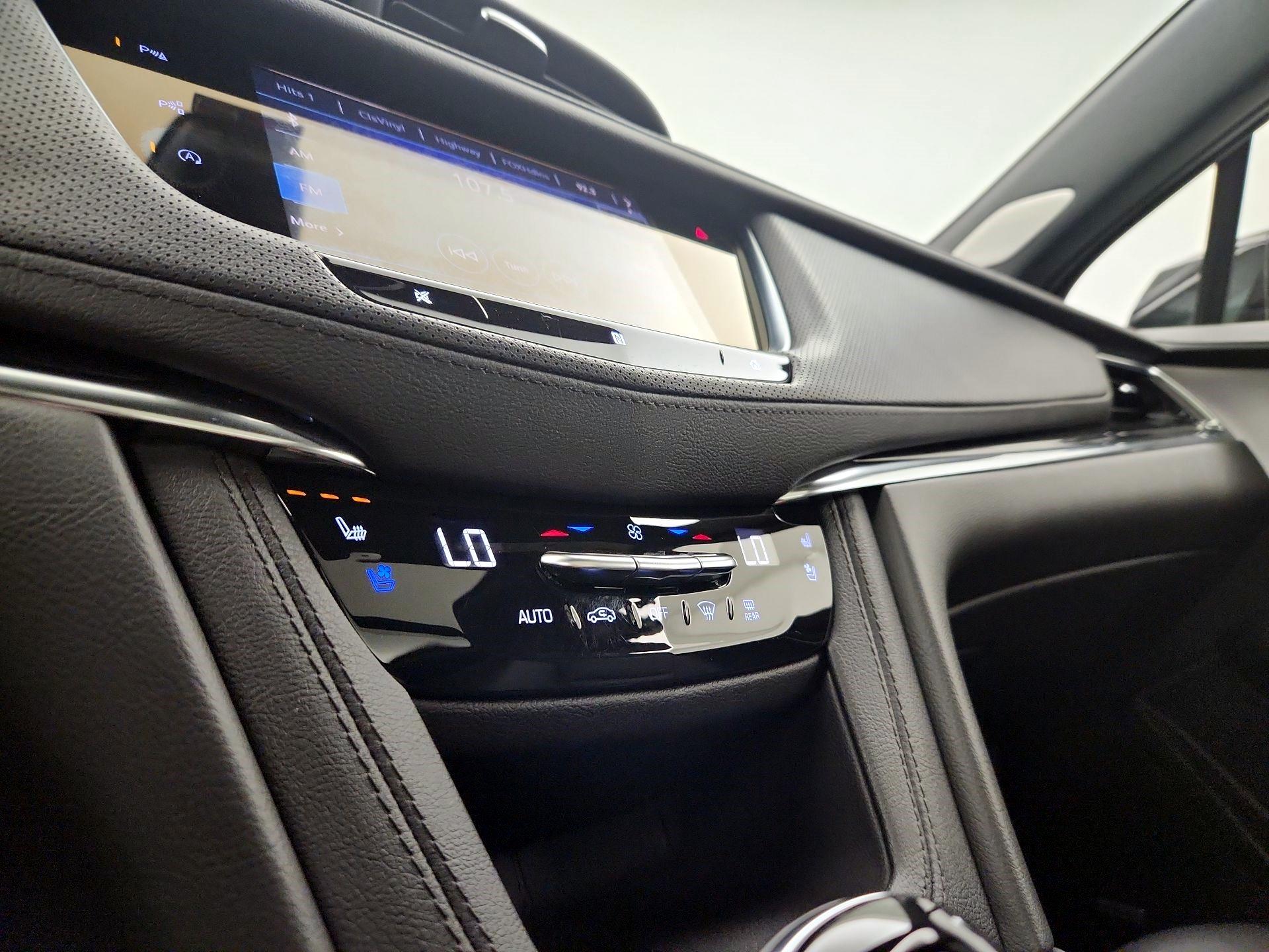 Thumbnail: 2021 Cadillac XT5 - 17