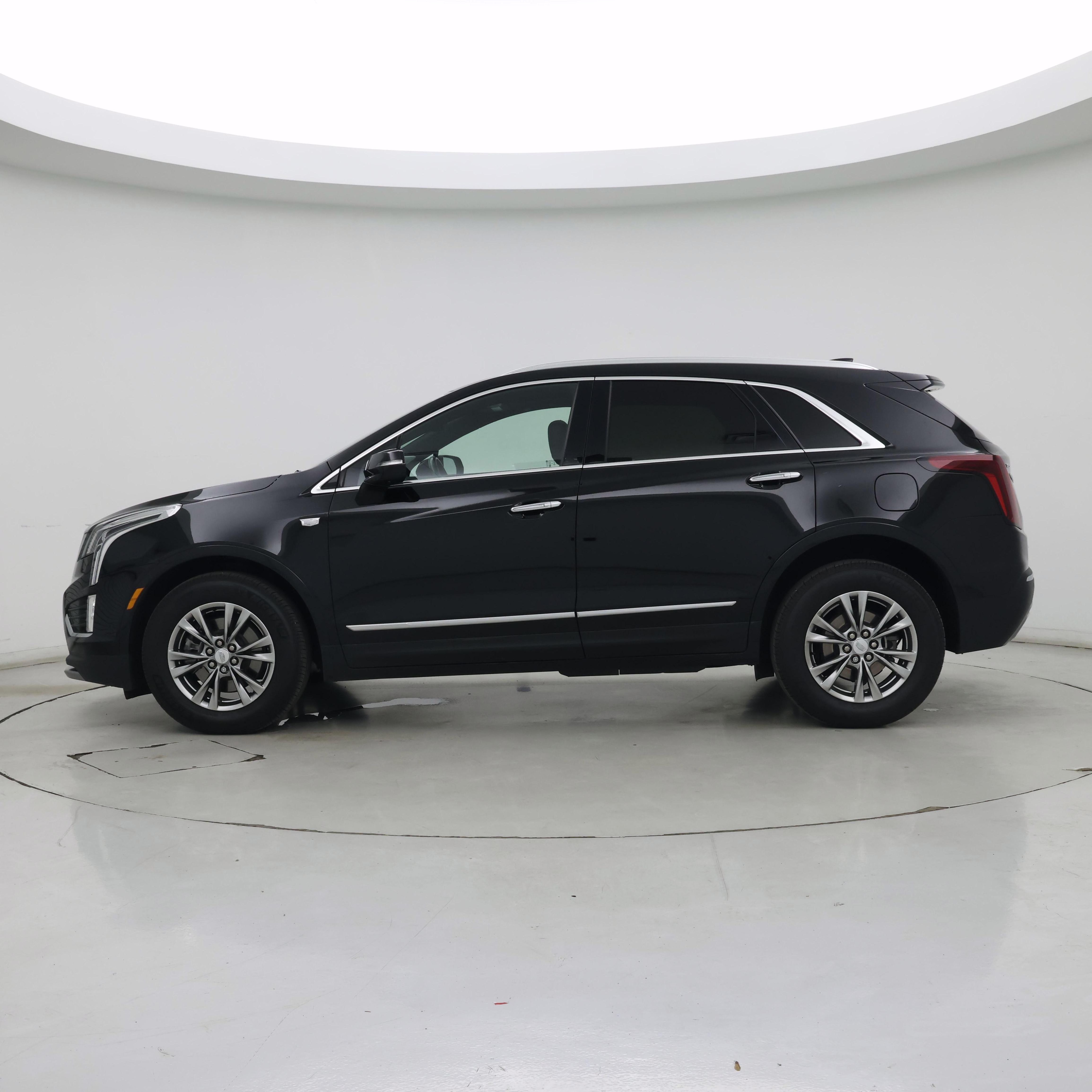 Thumbnail: 2021 Cadillac XT5 - 3