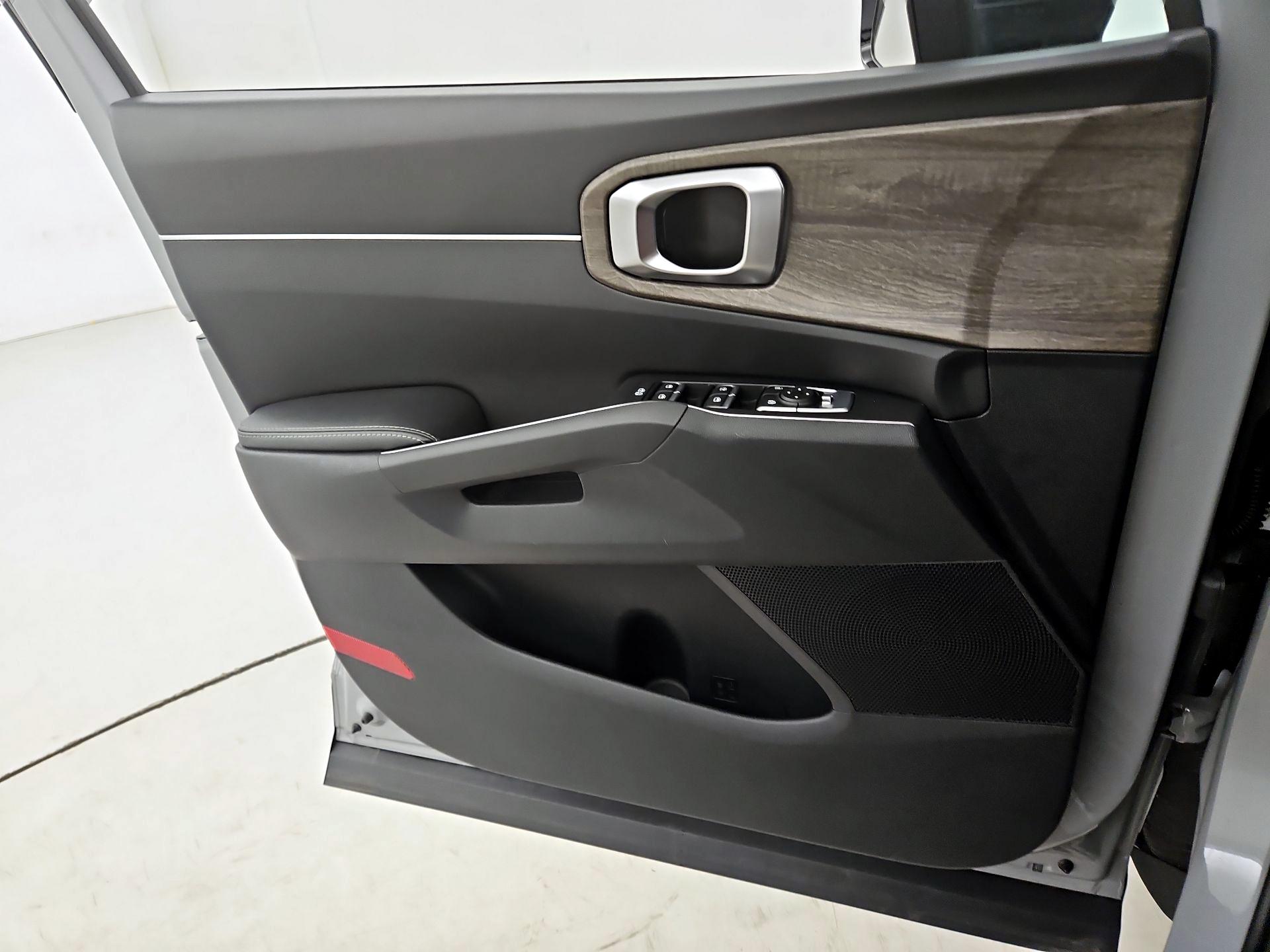 Thumbnail: 2022 Kia Sorento - 12