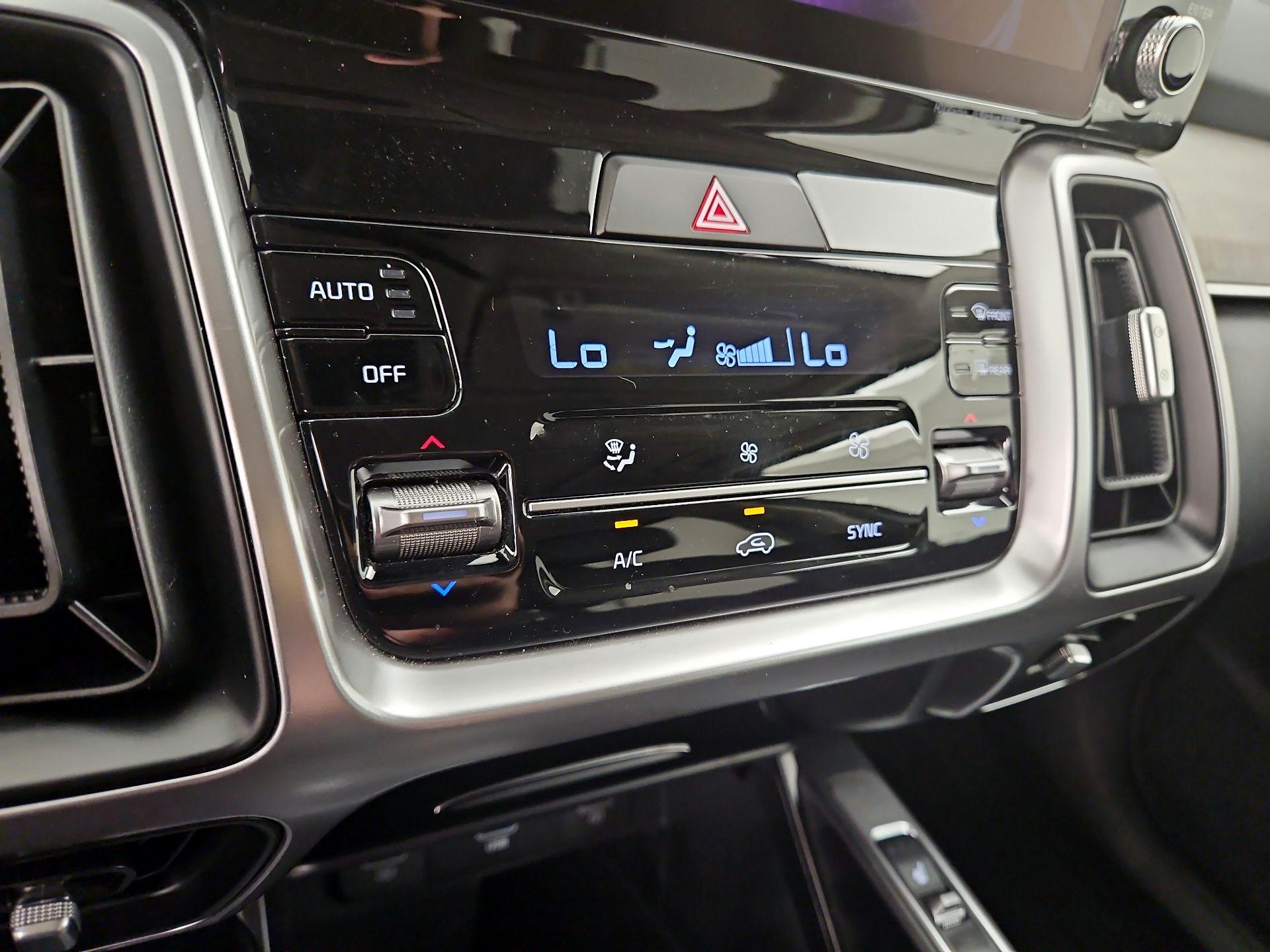 Thumbnail: 2022 Kia Sorento - 17