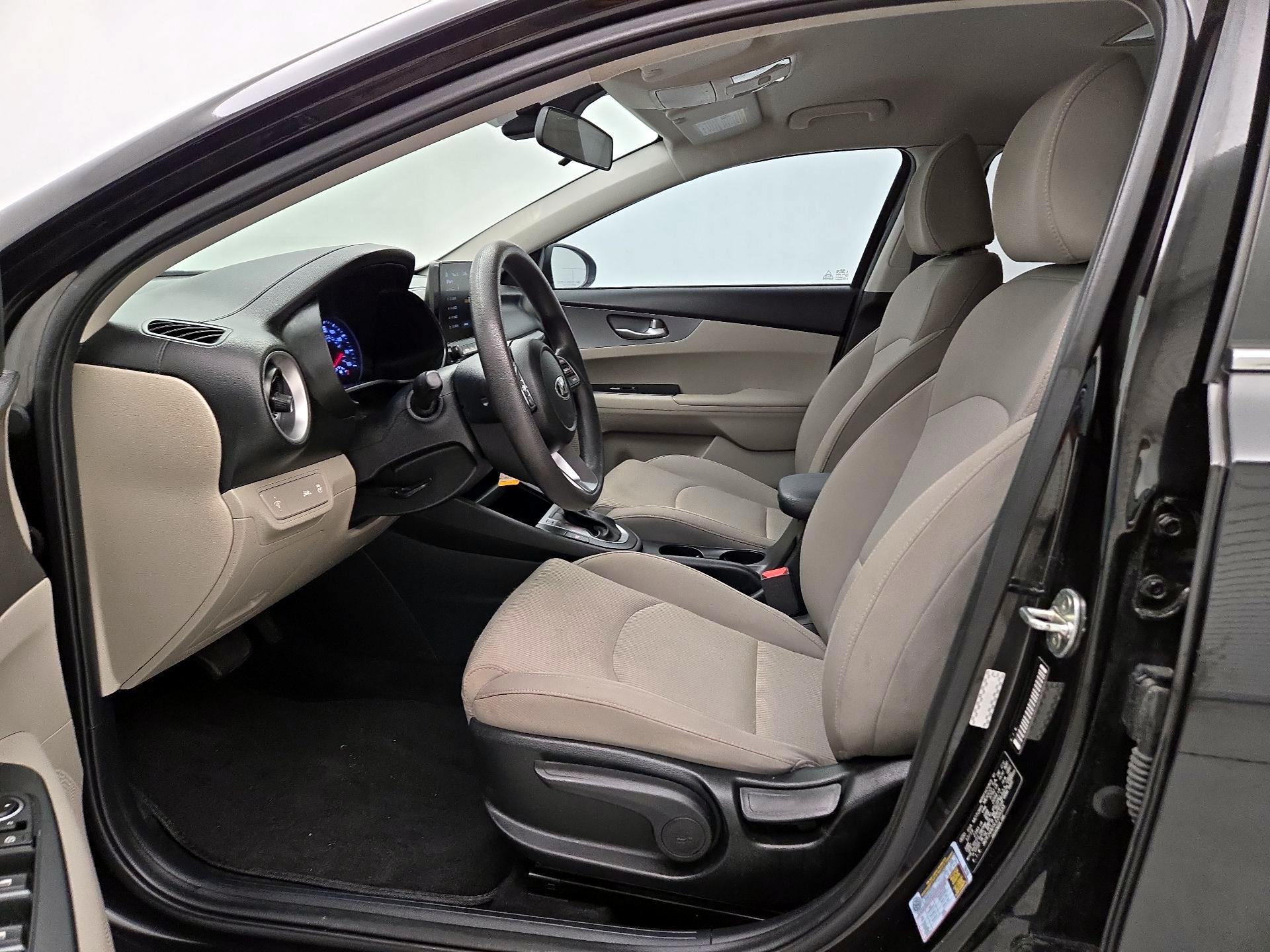 Thumbnail: 2020 Kia Forte - 11