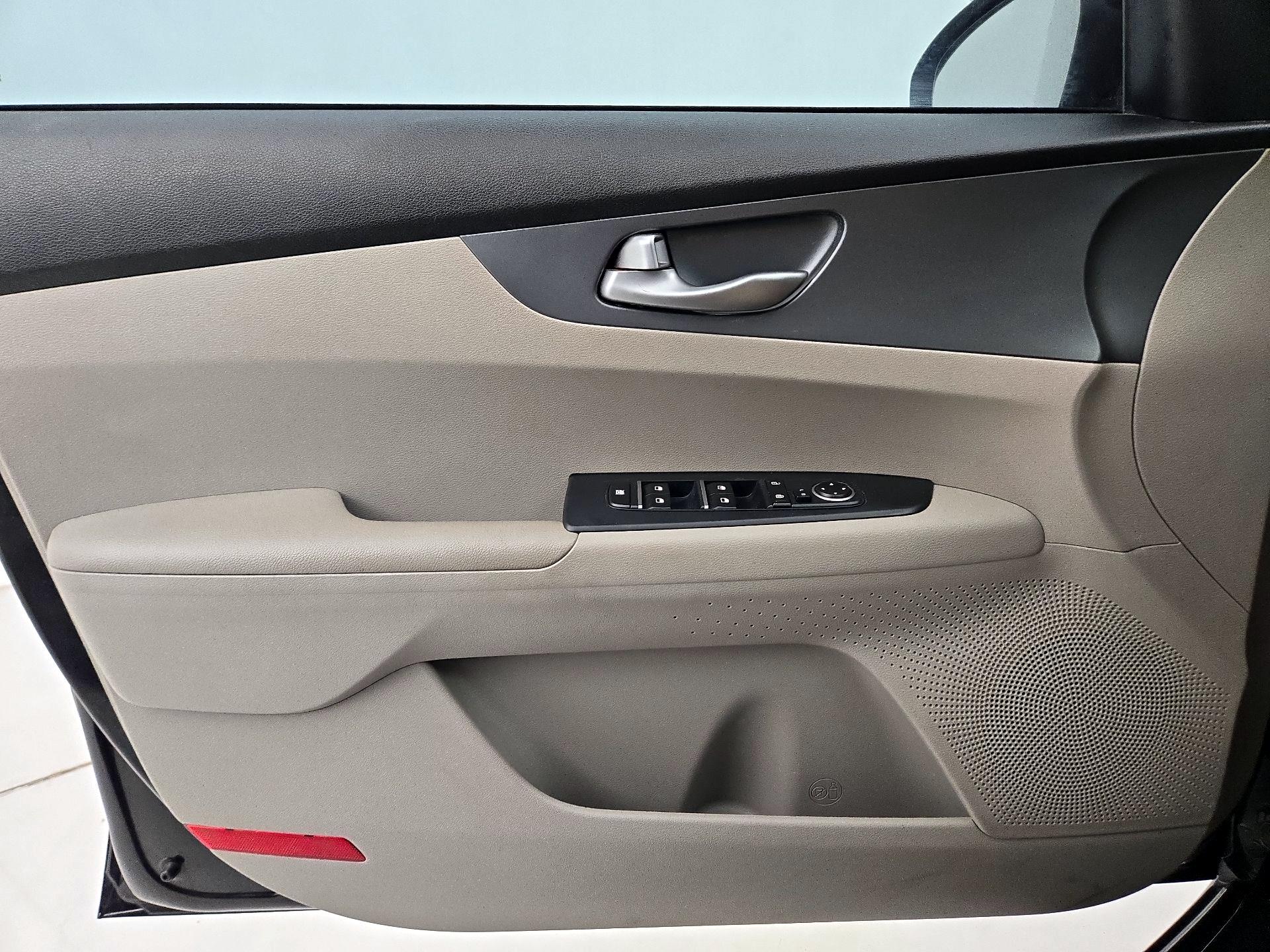 Thumbnail: 2020 Kia Forte - 12