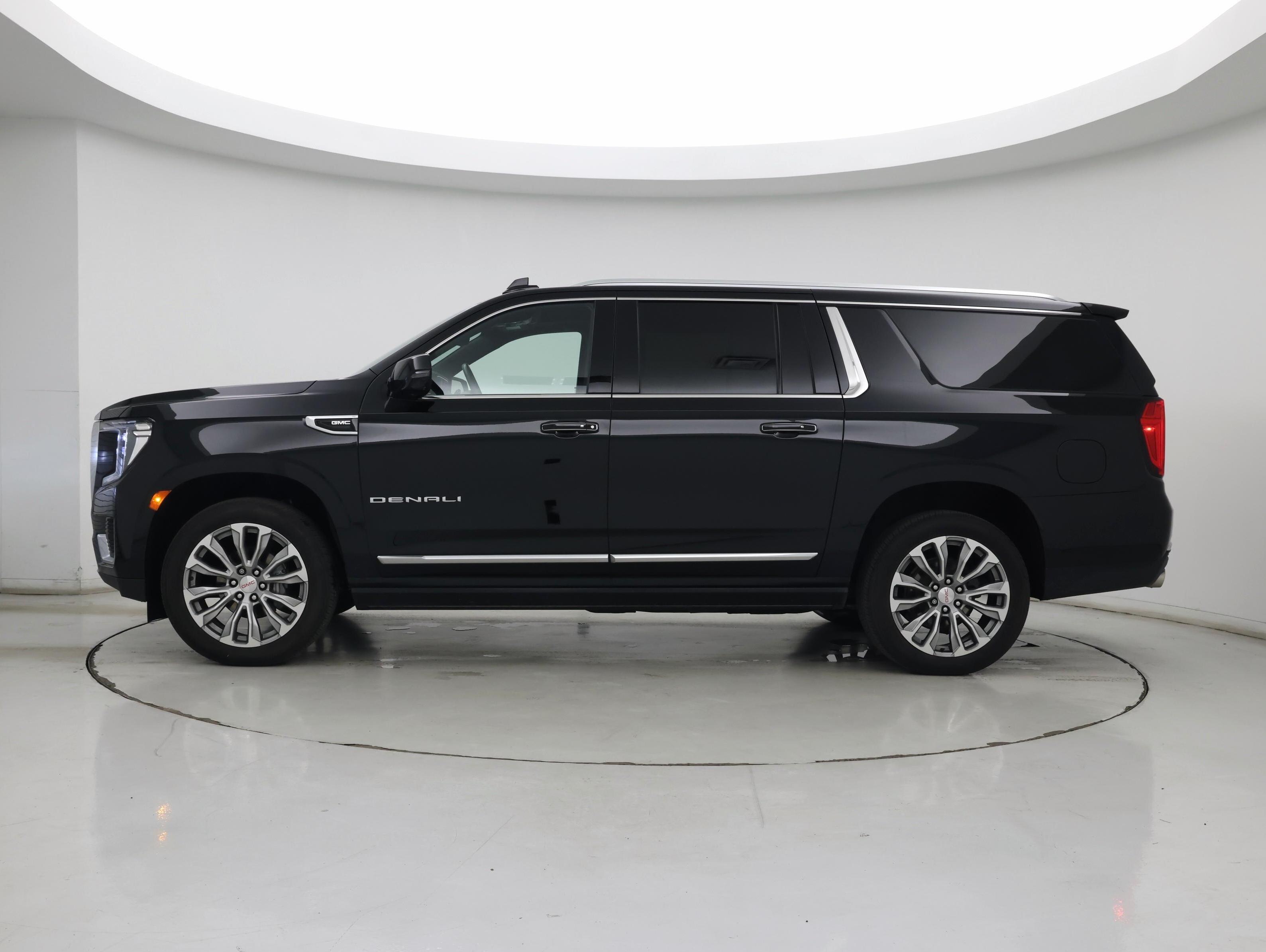 Thumbnail: 2021 GMC Yukon XL - 3
