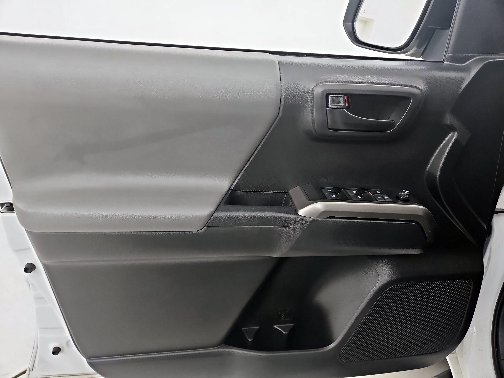 Thumbnail: 2022 Toyota Tacoma - 12