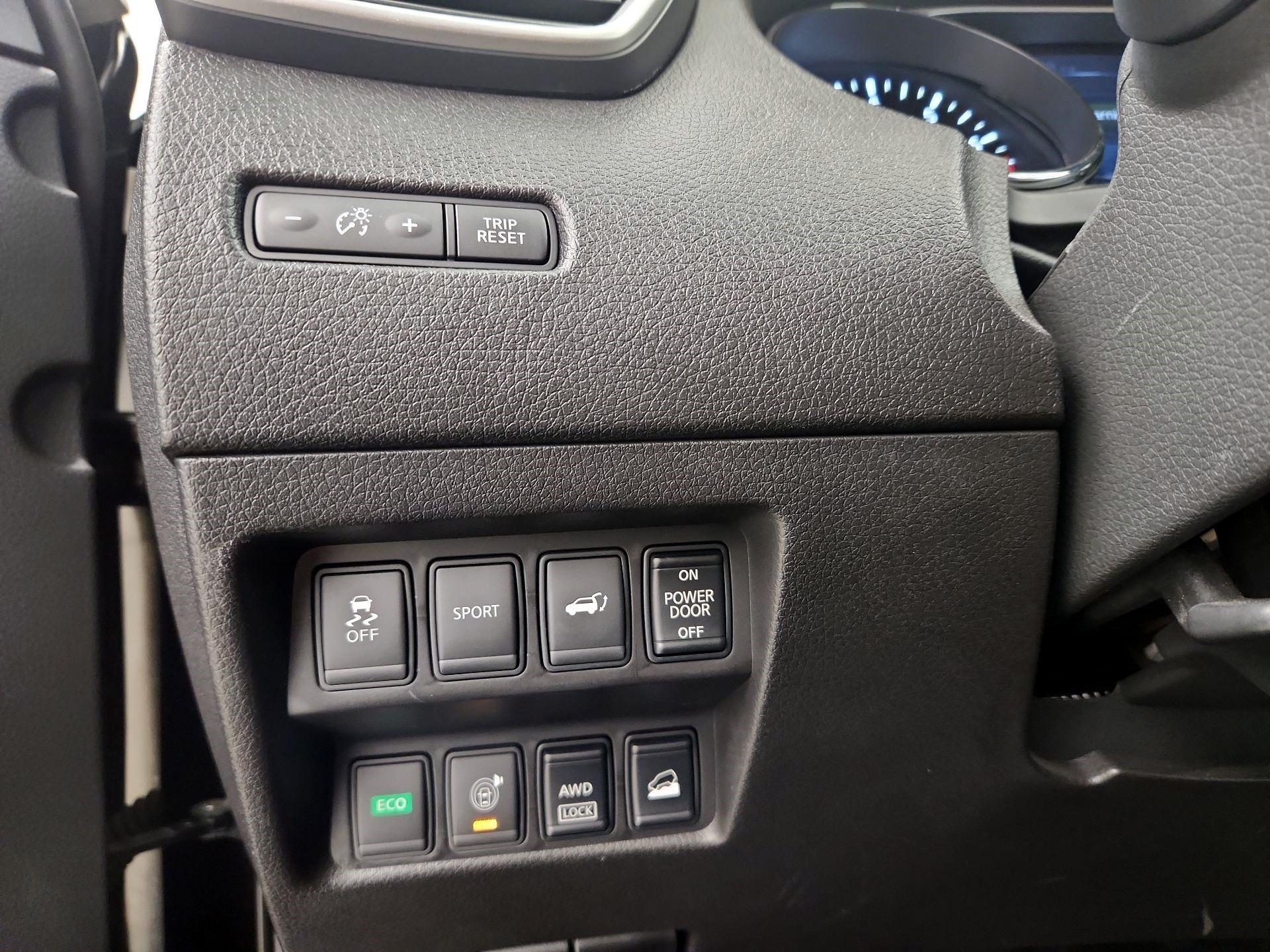 Thumbnail: 2015 Nissan Rogue - 13